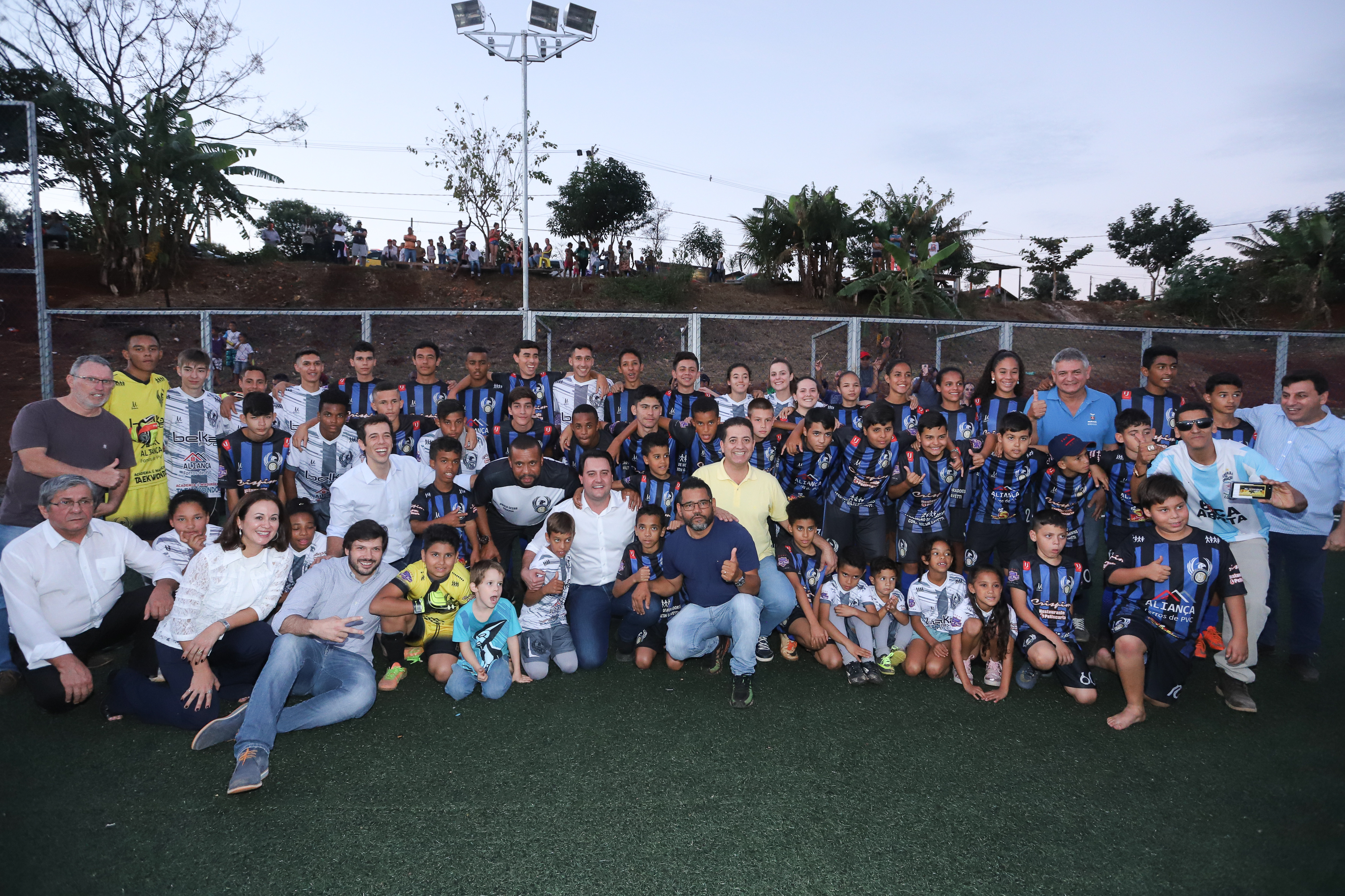 Londrina, no Norte do Paraná, ganhou uma unidade do projeto Arena Multiuso, espaço para atividades esportivas e de recreação, implantado pelo Governo do Estado, em parceria com o município. Instalada no conjunto residencial Vista Bela, a unidade foi entregue à comunidade pelo governador Carlos Massa Ratinho Junior, nesta quinta-feira (20). - Londrina, 20/06/2019 - Foto: Rodrigo Félix Leal/ANPr