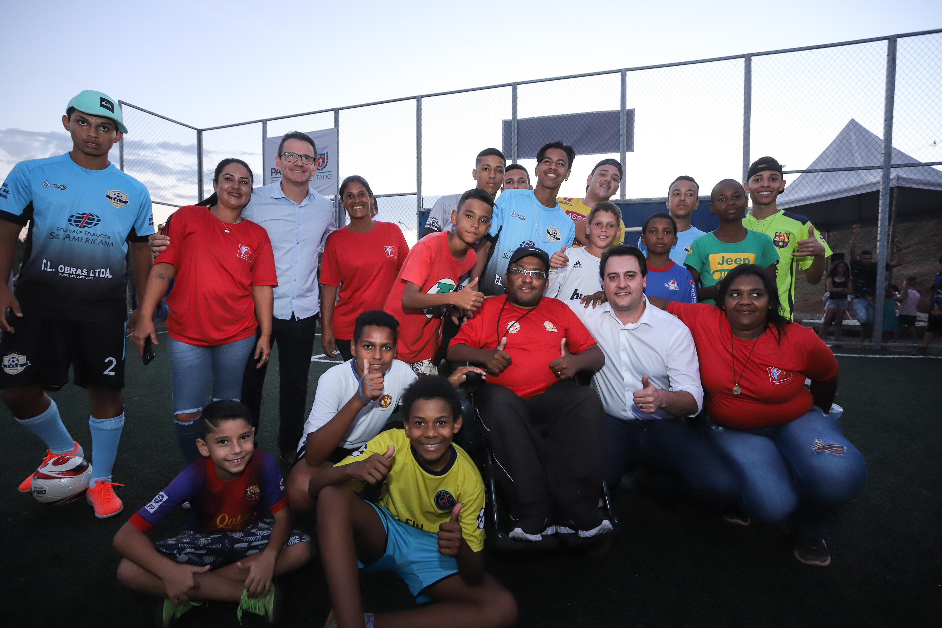 Londrina, no Norte do Paraná, ganhou uma unidade do projeto Arena Multiuso, espaço para atividades esportivas e de recreação, implantado pelo Governo do Estado, em parceria com o município. Instalada no conjunto residencial Vista Bela, a unidade foi entregue à comunidade pelo governador Carlos Massa Ratinho Junior, nesta quinta-feira (20). - Londrina, 20/06/2019 - Foto: Rodrigo Félix Leal/ANPr