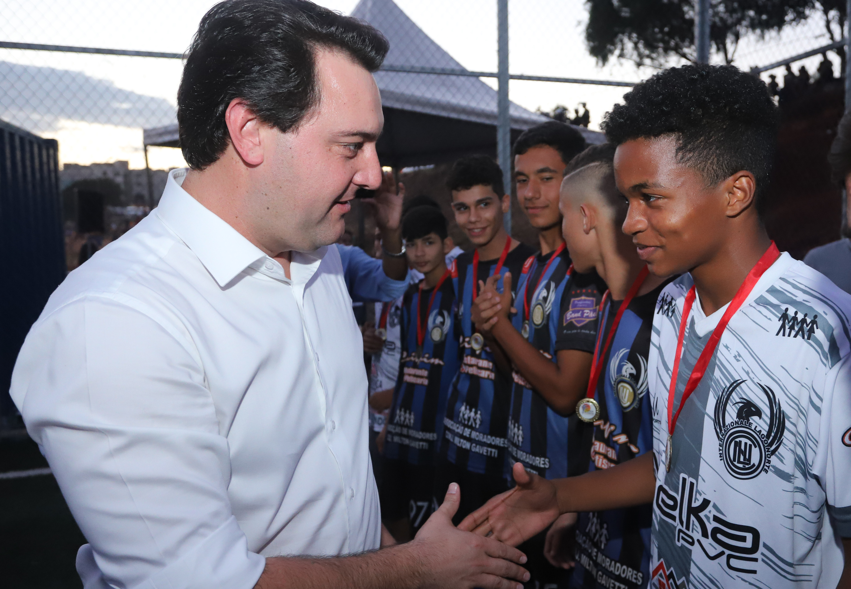 Londrina, no Norte do Paraná, ganhou uma unidade do projeto Arena Multiuso, espaço para atividades esportivas e de recreação, implantado pelo Governo do Estado, em parceria com o município. Instalada no conjunto residencial Vista Bela, a unidade foi entregue à comunidade pelo governador Carlos Massa Ratinho Junior, nesta quinta-feira (20). - Londrina, 20/06/2019 - Foto: Rodrigo Félix Leal/ANPr