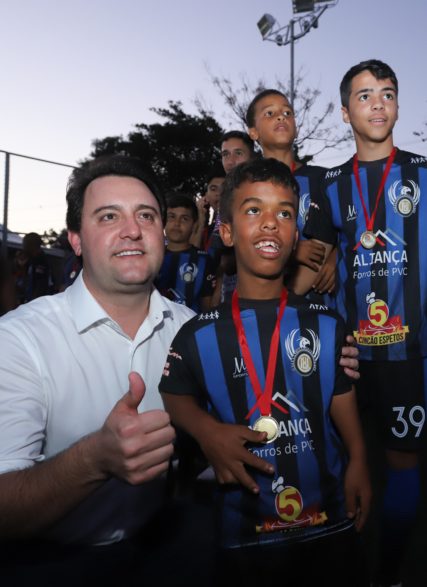 Londrina, no Norte do Paraná, ganhou uma unidade do projeto Arena Multiuso, espaço para atividades esportivas e de recreação, implantado pelo Governo do Estado, em parceria com o município. Instalada no conjunto residencial Vista Bela, a unidade foi entregue à comunidade pelo governador Carlos Massa Ratinho Junior, nesta quinta-feira (20). - Londrina, 20/06/2019 - Foto: Rodrigo Félix Leal/ANPr