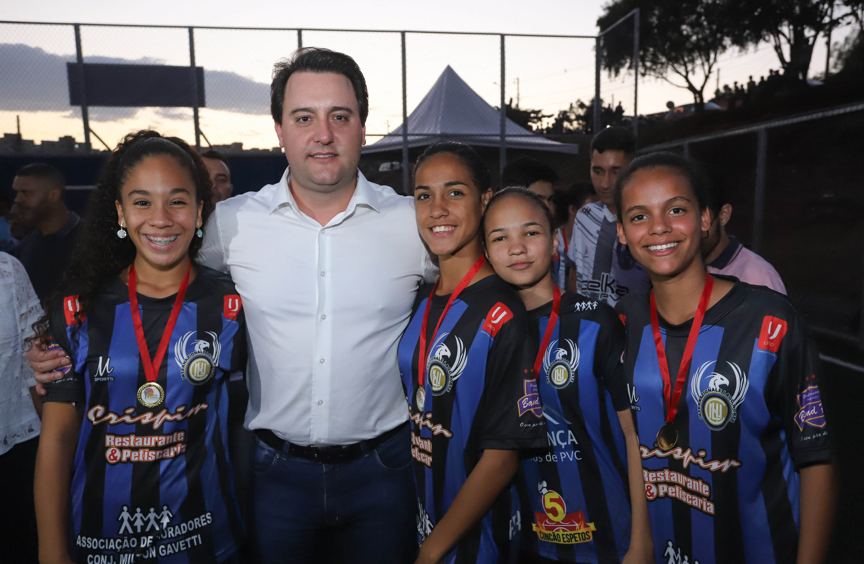 Londrina, no Norte do Paraná, ganhou uma unidade do projeto Arena Multiuso, espaço para atividades esportivas e de recreação, implantado pelo Governo do Estado, em parceria com o município. Instalada no conjunto residencial Vista Bela, a unidade foi entregue à comunidade pelo governador Carlos Massa Ratinho Junior, nesta quinta-feira (20). - Londrina, 20/06/2019 - Foto: Rodrigo Félix Leal/ANPr