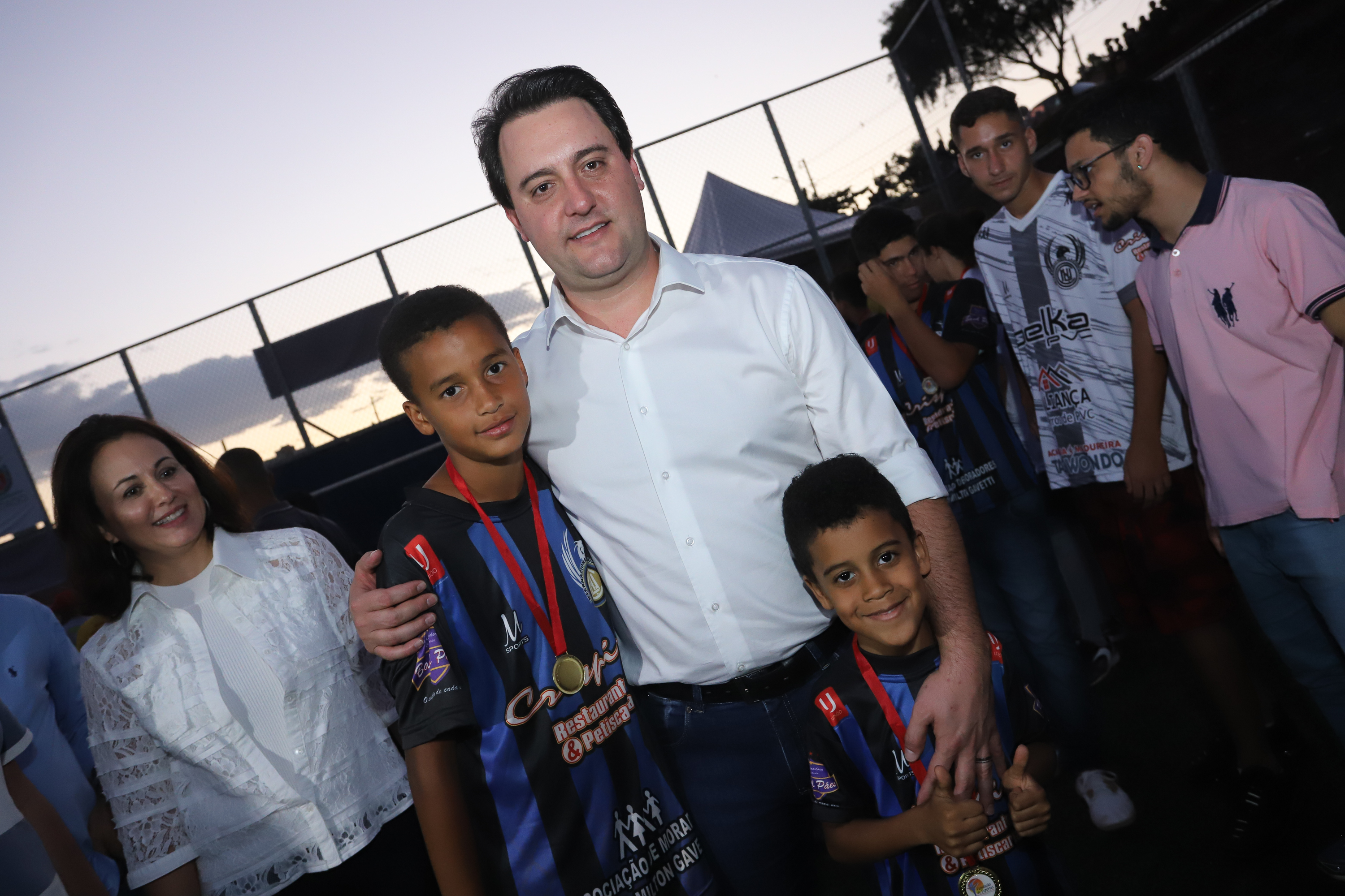 Londrina, no Norte do Paraná, ganhou uma unidade do projeto Arena Multiuso, espaço para atividades esportivas e de recreação, implantado pelo Governo do Estado, em parceria com o município. Instalada no conjunto residencial Vista Bela, a unidade foi entregue à comunidade pelo governador Carlos Massa Ratinho Junior, nesta quinta-feira (20). - Londrina, 20/06/2019 - Foto: Rodrigo Félix Leal/ANPr