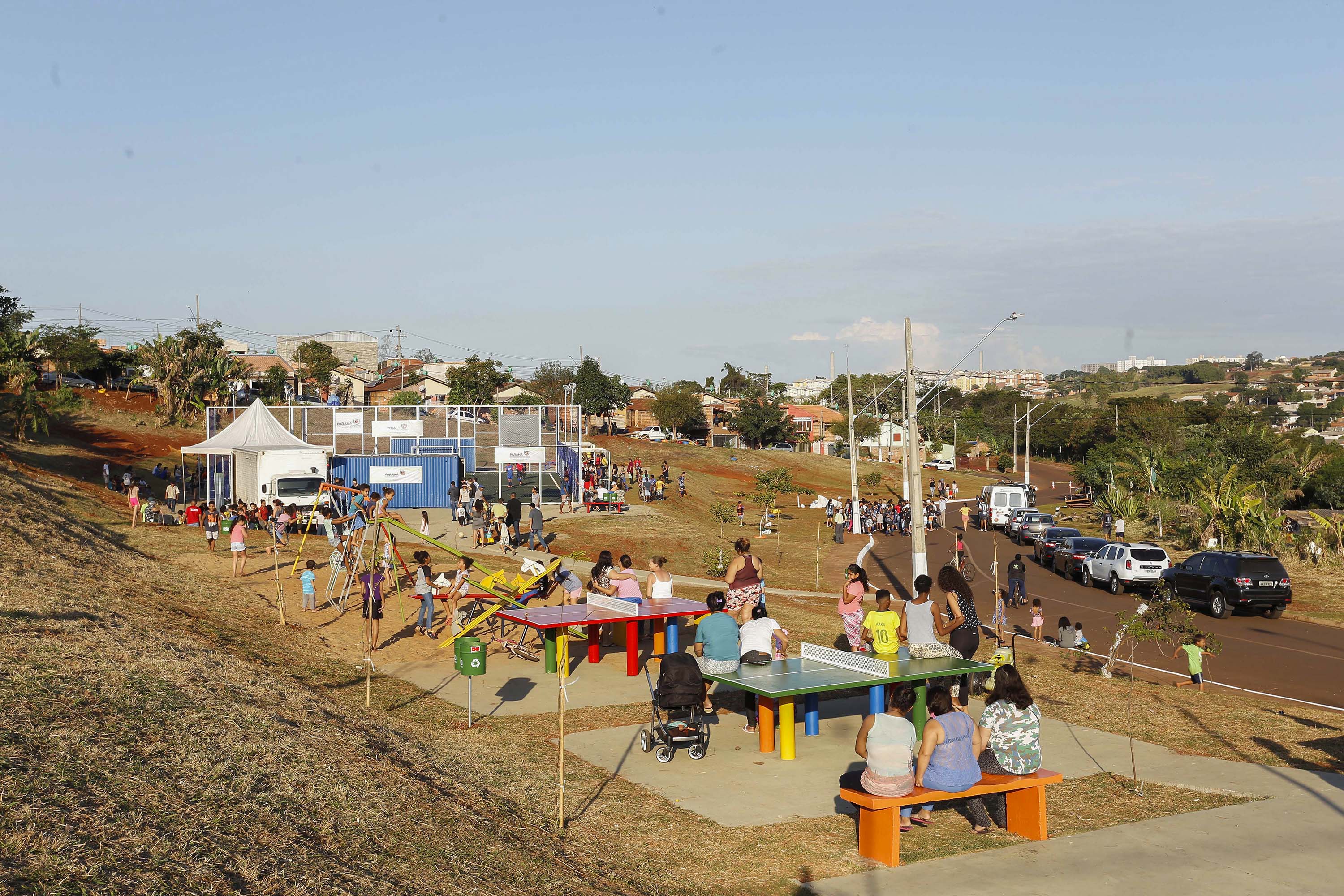 Londrina, no Norte do Paraná, ganhou uma unidade do projeto Arena Multiuso, espaço para atividades esportivas e de recreação, implantado pelo Governo do Estado, em parceria com o município. Instalada no conjunto residencial Vista Bela, a unidade foi entregue à comunidade pelo governador Carlos Massa Ratinho Junior, nesta quinta-feira (20). - Londrina, 20/06/2019 - Foto: Arnaldo Alves/ANPr