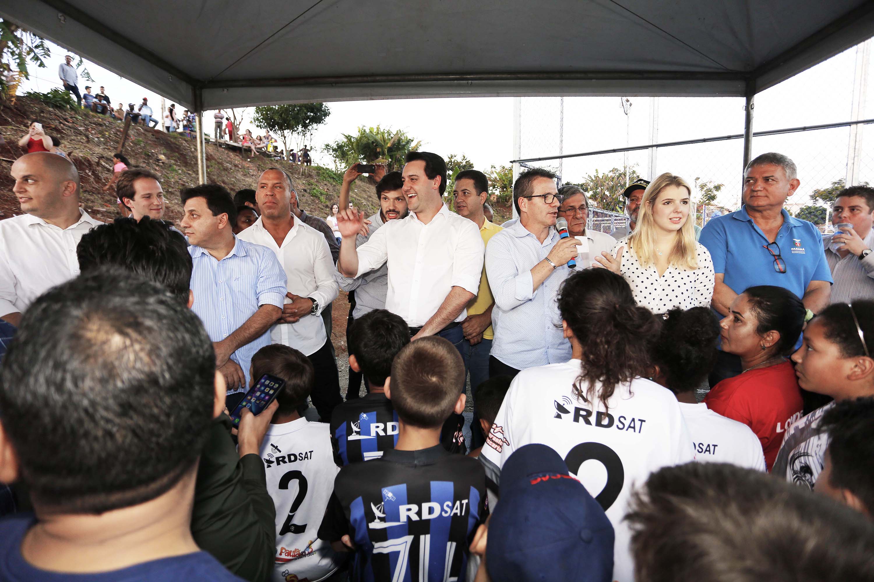 Londrina, no Norte do Paraná, ganhou uma unidade do projeto Arena Multiuso, espaço para atividades esportivas e de recreação, implantado pelo Governo do Estado, em parceria com o município. Instalada no conjunto residencial Vista Bela, a unidade foi entregue à comunidade pelo governador Carlos Massa Ratinho Junior, nesta quinta-feira (20). - Londrina, 20/06/2019 - Foto: Arnaldo Alves/ANPr