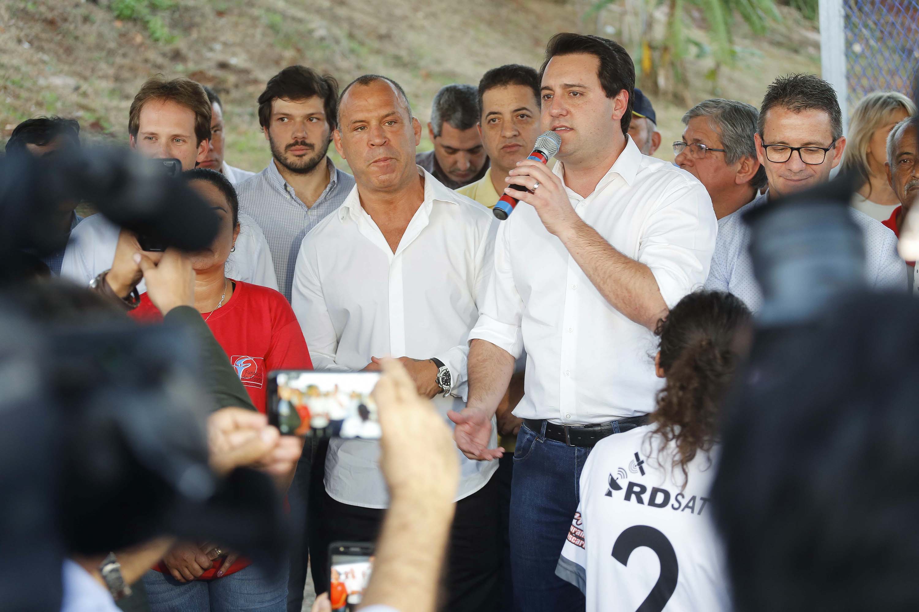Londrina, no Norte do Paraná, ganhou uma unidade do projeto Arena Multiuso, espaço para atividades esportivas e de recreação, implantado pelo Governo do Estado, em parceria com o município. Instalada no conjunto residencial Vista Bela, a unidade foi entregue à comunidade pelo governador Carlos Massa Ratinho Junior, nesta quinta-feira (20). - Londrina, 20/06/2019 - Foto: Arnaldo Alves/ANPr
