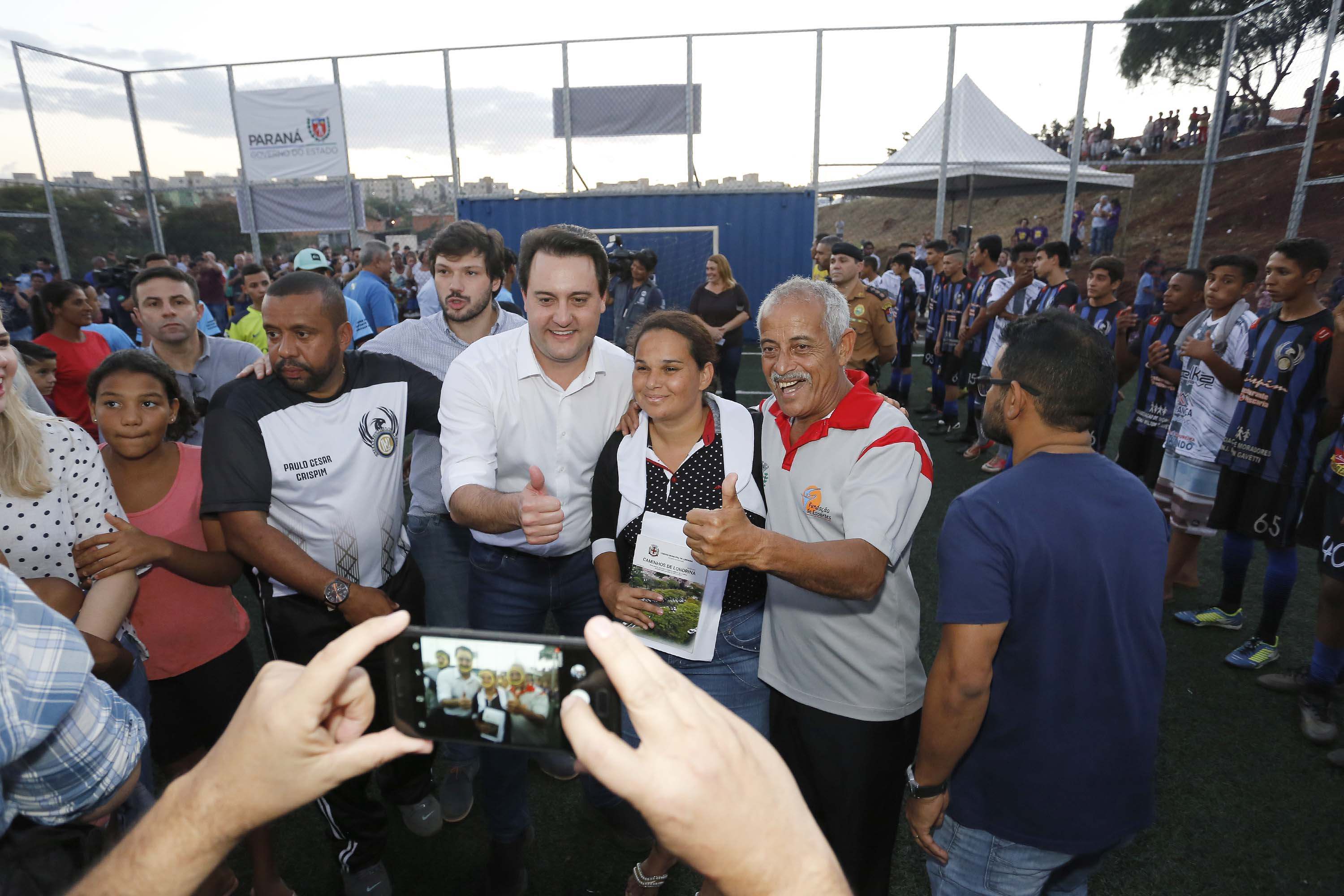 Londrina, no Norte do Paraná, ganhou uma unidade do projeto Arena Multiuso, espaço para atividades esportivas e de recreação, implantado pelo Governo do Estado, em parceria com o município. Instalada no conjunto residencial Vista Bela, a unidade foi entregue à comunidade pelo governador Carlos Massa Ratinho Junior, nesta quinta-feira (20). - Londrina, 20/06/2019 - Foto: Arnaldo Alves/ANPr
