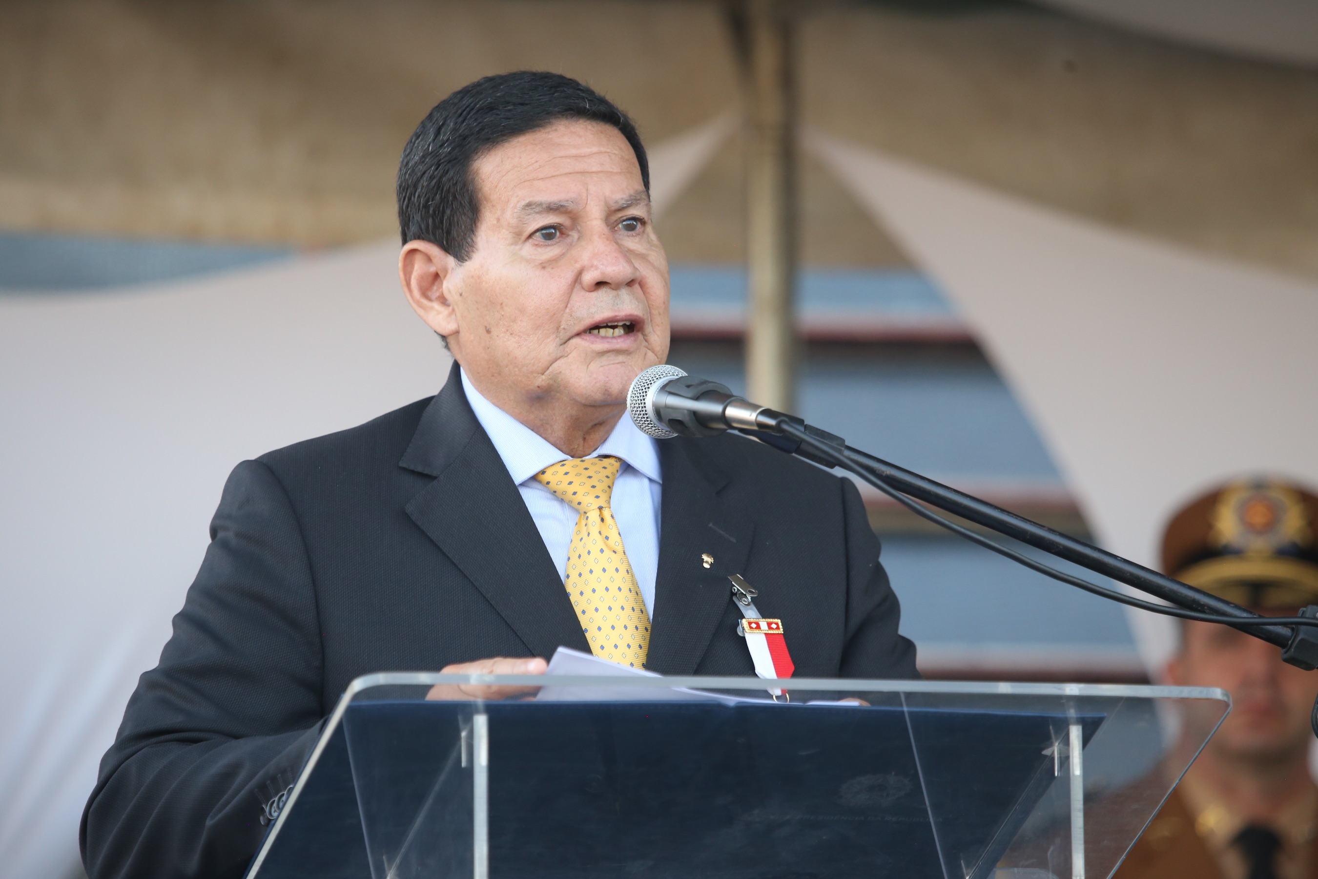O governador Carlos Massa Ratinho Junior e o presidente em exercício Hamilton Mourão receberam nesta sexta-feira (28) a medalha Heróis da Cavalaria, da Polícia Montada Coronel Dulcídio. A condecoração foi entregue na cerimônia, em Curitiba, que comemora os 140 anos do regimento, que é a unidade mais antiga da Polícia Militar do Paraná. - Curitiba, 28/06/2019 - Foto: José Fernando Ogura/ANPr