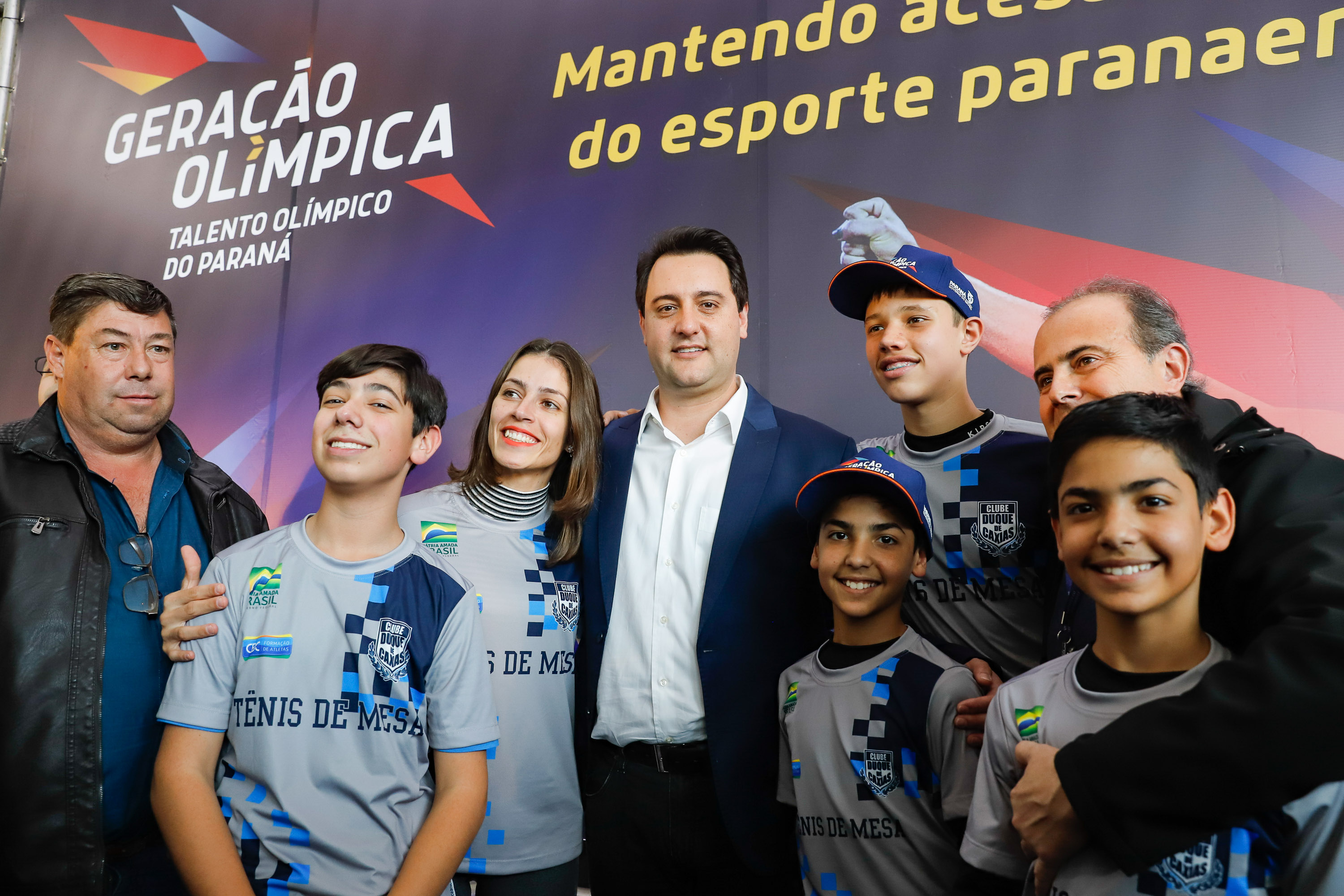O governador Carlos Massa Ratinho Junior lançou nesta segunda-feira (2), em cerimônia no Palácio Iguaçu, o programa Geração Olímpica, que só neste ano garantirá 1.252 bolsas esportivas nas modalidades olímpicas e paralímpicas para jovens promessas, atletas de renome mundial e técnicos. A Companhia Paranaense de Energia (Copel), patrocinadora da iniciativa, investe R$ 4,75 milhões. É o maior programa de bolsa-atleta do País, em nível estadual.