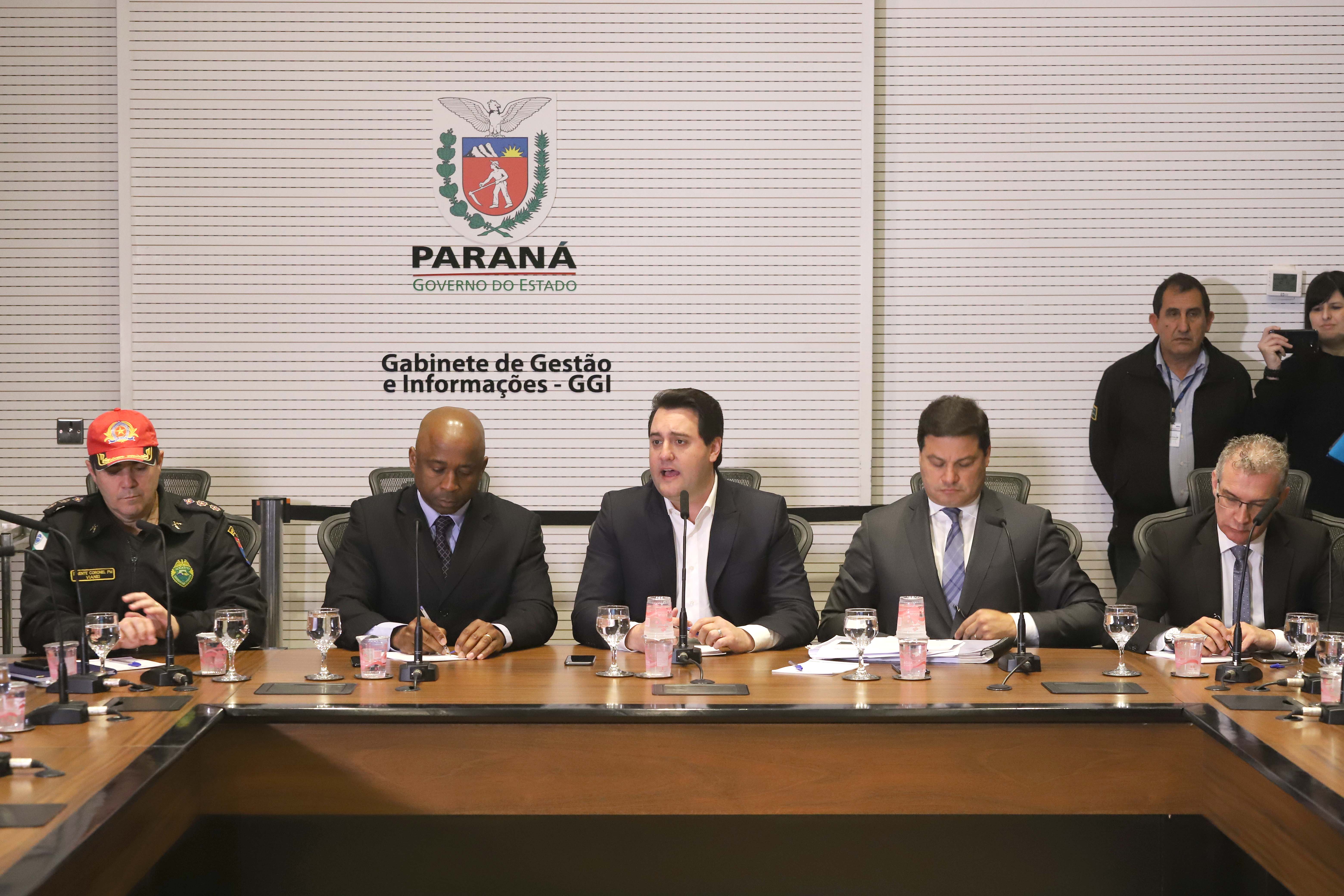 O governador Carlos Massa Ratinho Junior e o secretário de Infraestrutura e Logística, Sandro Alex, divulgaram nesta segunda-feira (21), quais as obras aprovadas pelo Governo do Estado para serem realizadas com os recursos do acordo de leniência firmado entre a concessionária Rodonorte e o Ministério Público Federal (MPF)