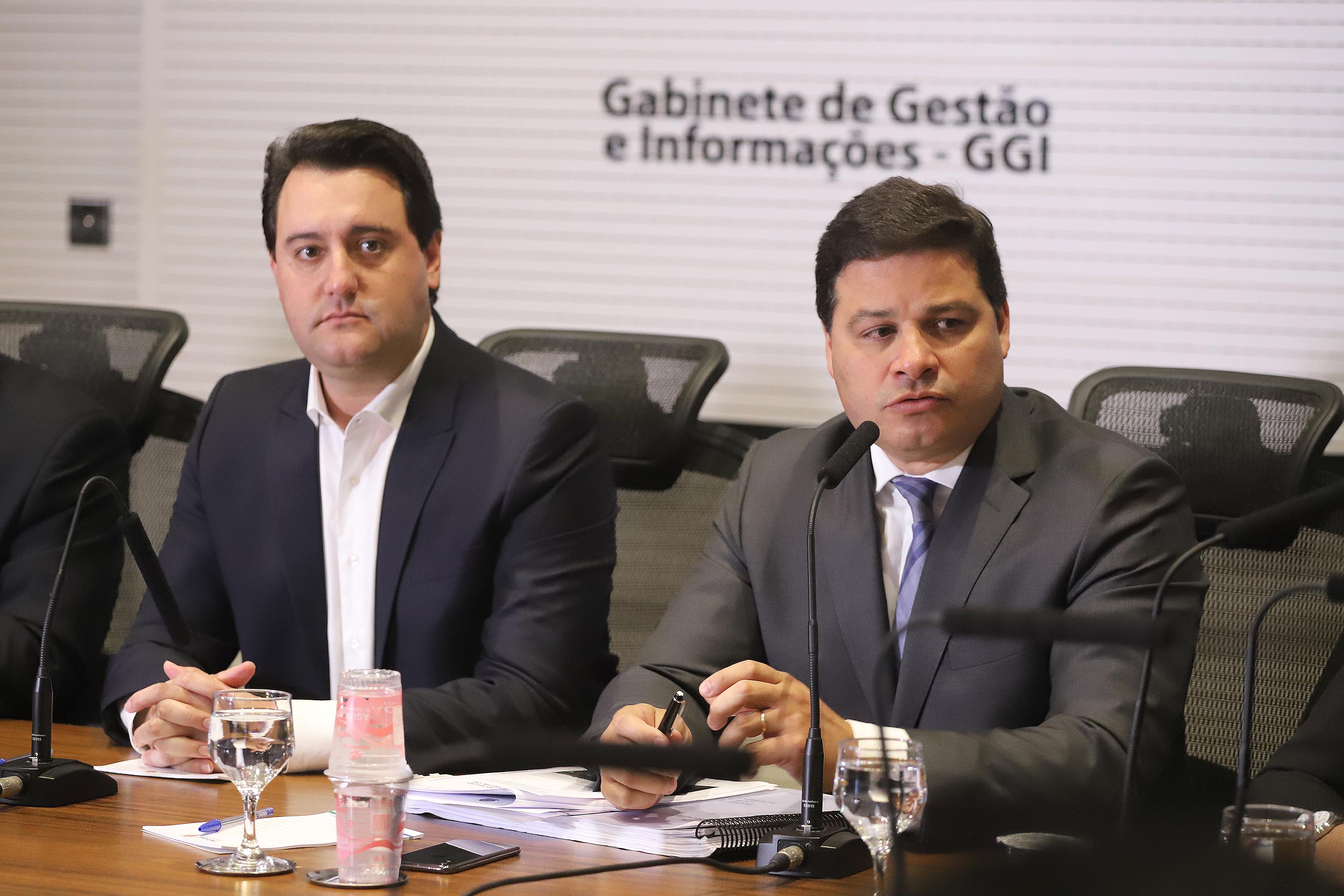 O governador Carlos Massa Ratinho Junior e o secretário de Infraestrutura e Logística, Sandro Alex, divulgaram nesta segunda-feira (21), quais as obras aprovadas pelo Governo do Estado para serem realizadas com os recursos do acordo de leniência firmado entre a concessionária Rodonorte e o Ministério Público Federal (MPF)