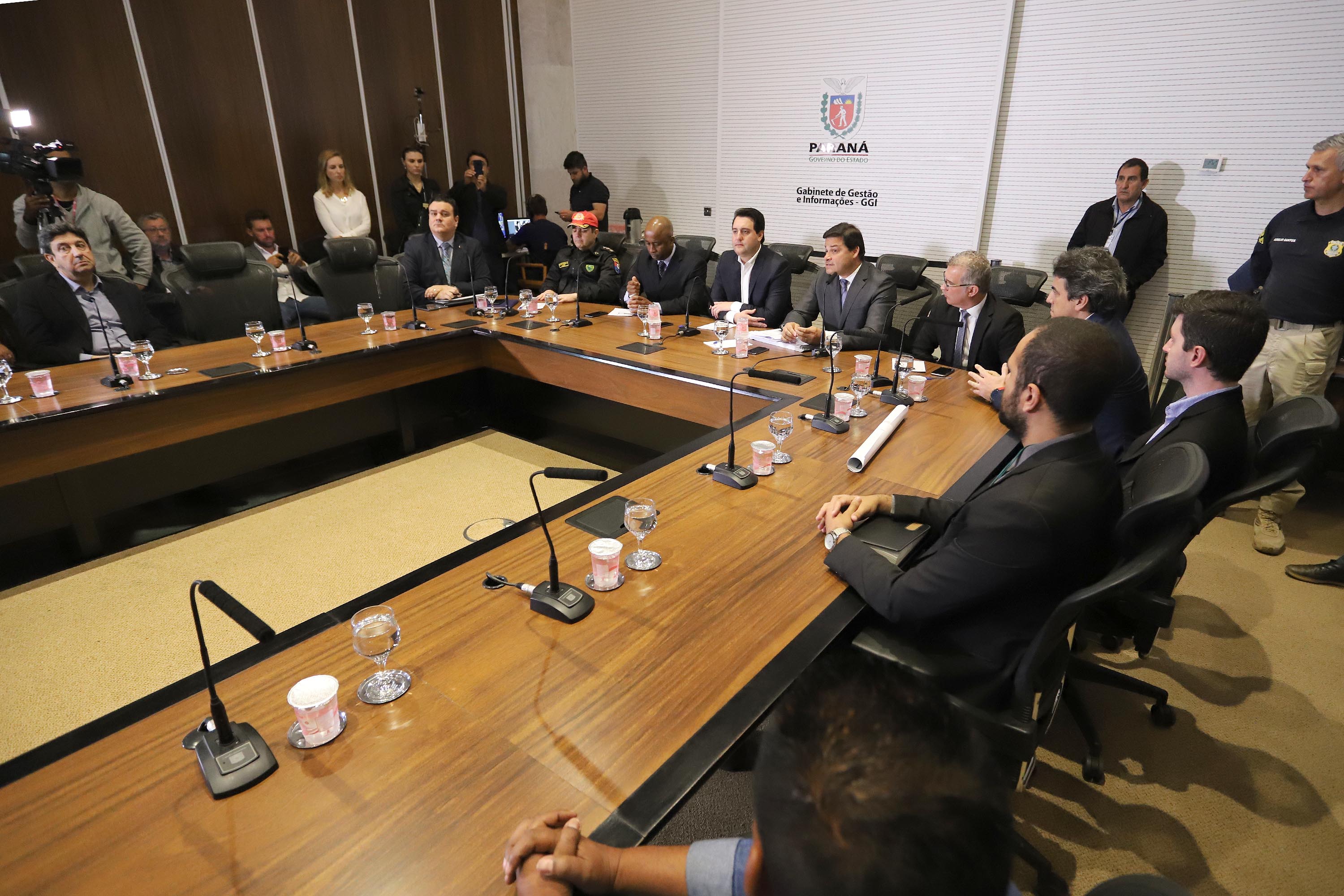 O governador Carlos Massa Ratinho Junior e o secretário de Infraestrutura e Logística, Sandro Alex, divulgaram nesta segunda-feira (21), quais as obras aprovadas pelo Governo do Estado para serem realizadas com os recursos do acordo de leniência firmado entre a concessionária Rodonorte e o Ministério Público Federal (MPF)