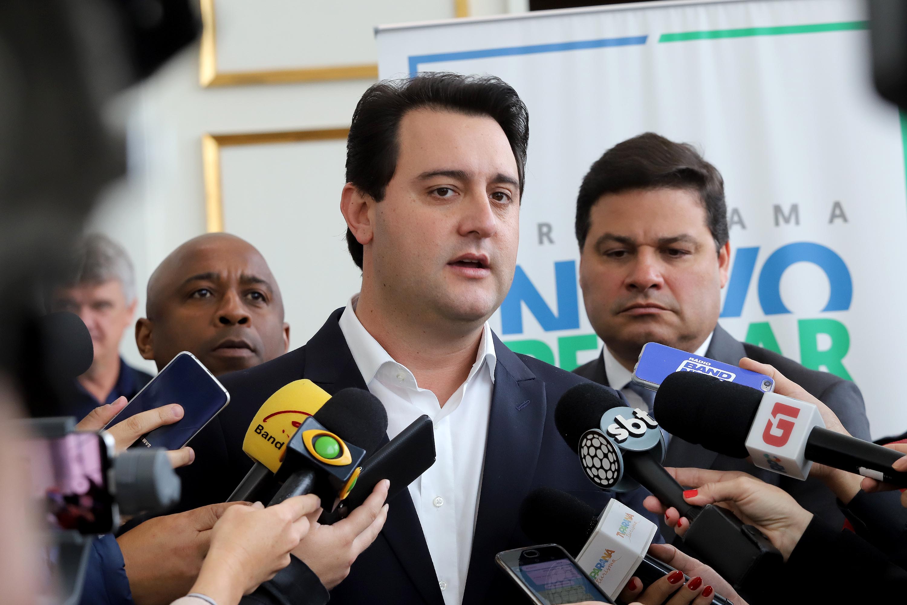 O governador Carlos Massa Ratinho Junior e o secretário de Infraestrutura e Logística, Sandro Alex, divulgaram nesta segunda-feira (21), quais as obras aprovadas pelo Governo do Estado para serem realizadas com os recursos do acordo de leniência firmado entre a concessionária Rodonorte e o Ministério Público Federal (MPF)