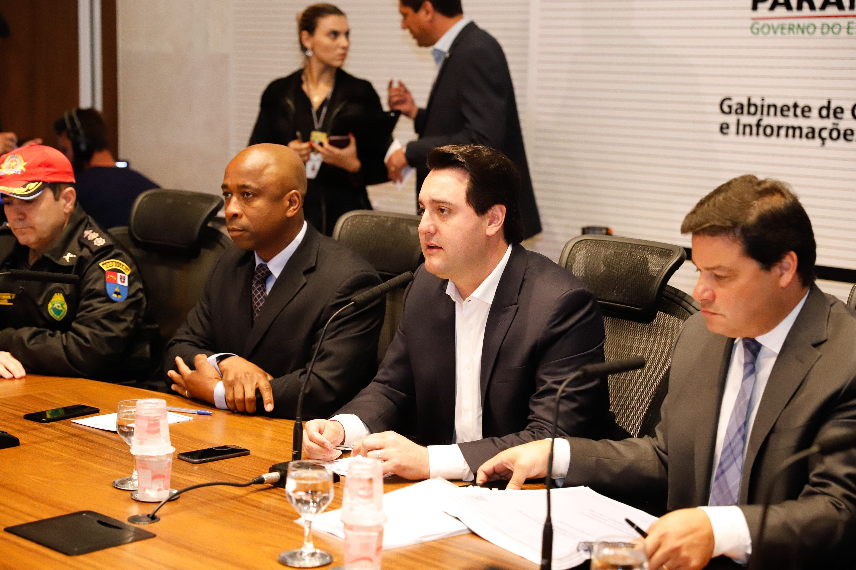 O governador Carlos Massa Ratinho Junior anunciou nesta segunda-feira (21) as 12 obras que serão executadas com R$ 365 milhões liberados pelo acordo de leniência firmado pela Concessionária CCR-Rodonorte e o Ministério Público Federal (MPF). São oito interseções de nível (viadutos, trincheiras e passagens) e cerca de 30 quilômetros de duplicações nas rodovias sob responsabilidade da empresa.
