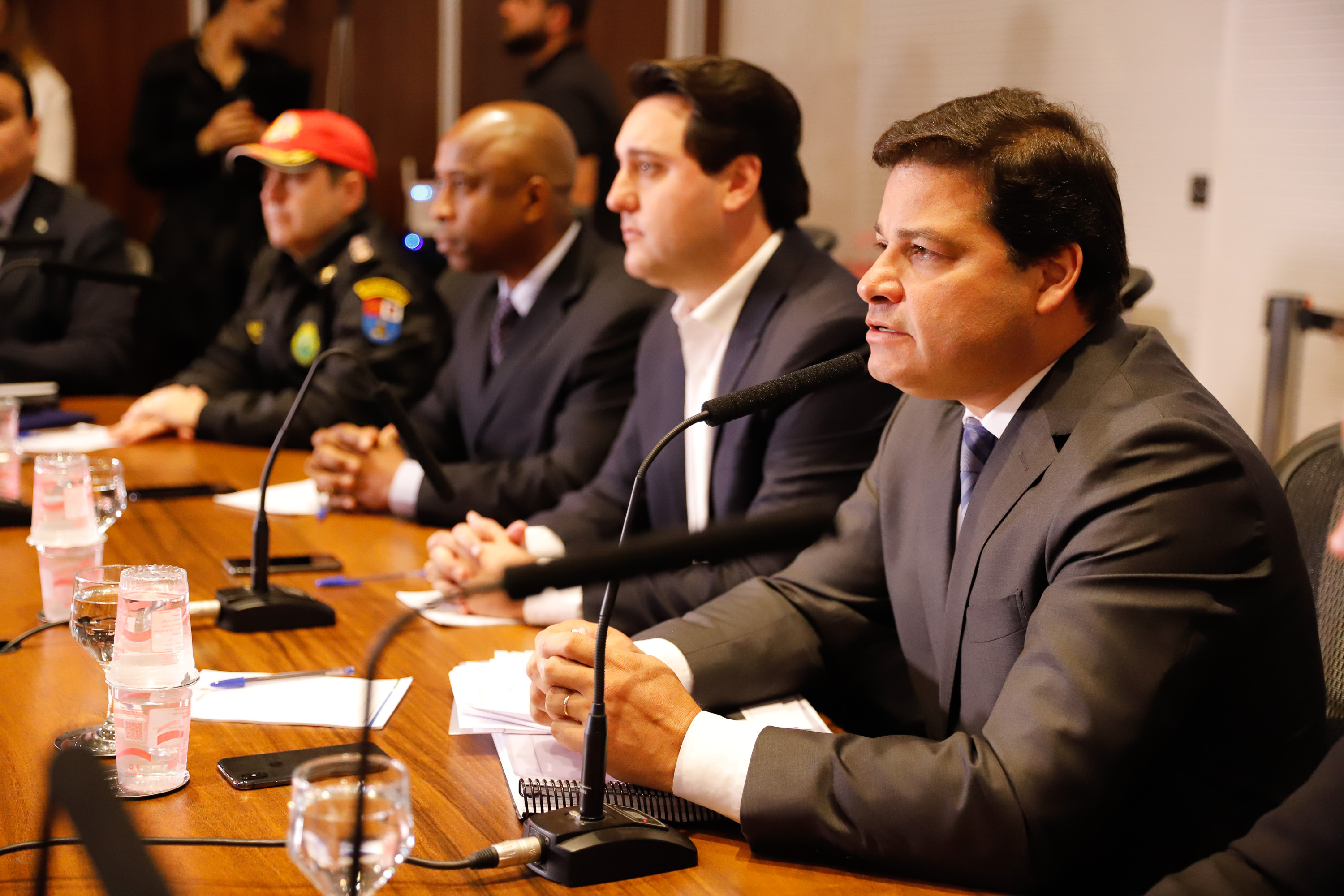 O governador Carlos Massa Ratinho Junior anunciou nesta segunda-feira (21) as 12 obras que serão executadas com R$ 365 milhões liberados pelo acordo de leniência firmado pela Concessionária CCR-Rodonorte e o Ministério Público Federal (MPF). São oito interseções de nível (viadutos, trincheiras e passagens) e cerca de 30 quilômetros de duplicações nas rodovias sob responsabilidade da empresa.