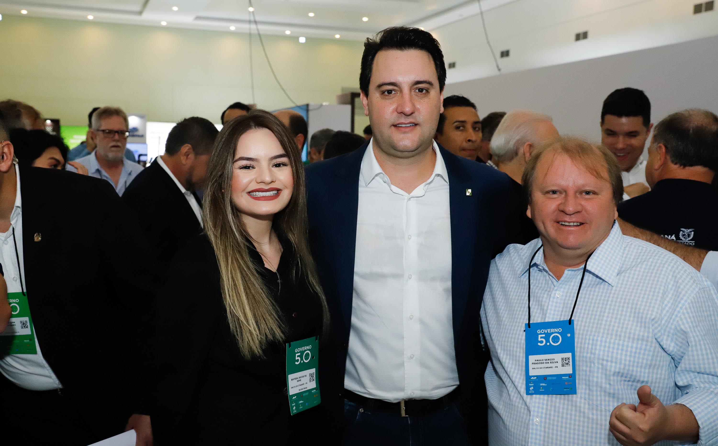 O governador Carlos Massa Ratinho Junior disse nesta quinta-feira (31), na abertura do encontro Governo 5.0, em Foz do Iguaçu, que o planejamento do Estado para os próximos anos será feito a muitas mãos, em parceria com os municípios, e que a inovação, o Novo Pensar e Novo Fazer, deve estar a serviço de todos os paranaenses. Ratinho Junior também assinou um pacote de investimentos de R$ 351 milhões nos municípios para os próximos anos.