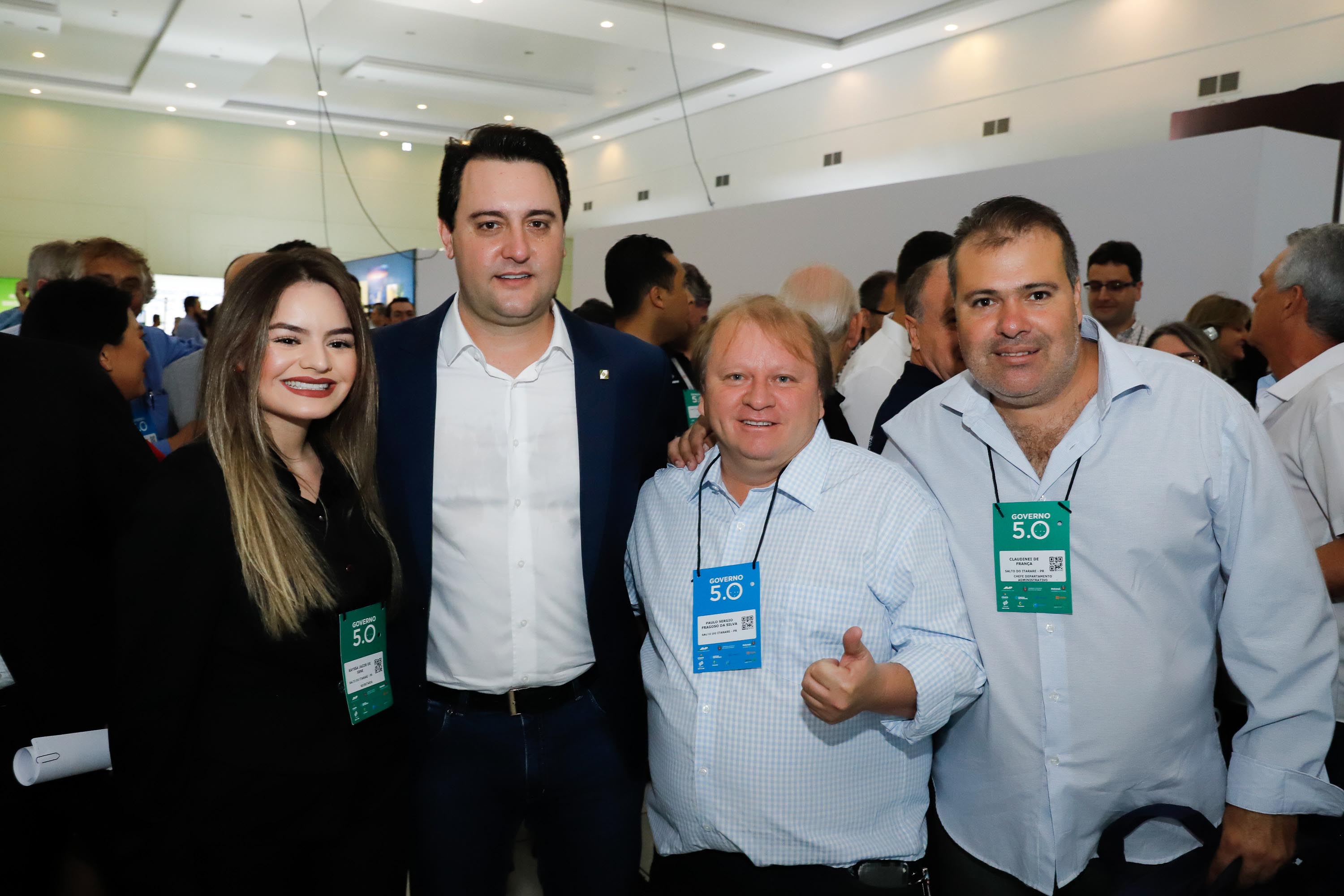 O governador Carlos Massa Ratinho Junior disse nesta quinta-feira (31), na abertura do encontro Governo 5.0, em Foz do Iguaçu, que o planejamento do Estado para os próximos anos será feito a muitas mãos, em parceria com os municípios, e que a inovação, o Novo Pensar e Novo Fazer, deve estar a serviço de todos os paranaenses. Ratinho Junior também assinou um pacote de investimentos de R$ 351 milhões nos municípios para os próximos anos.