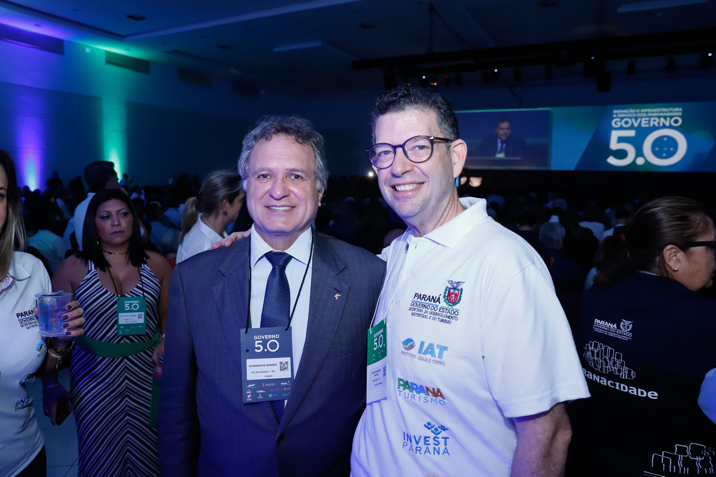 O governador Carlos Massa Ratinho Junior disse nesta quinta-feira (31), na abertura do encontro Governo 5.0, em Foz do Iguaçu, que o planejamento do Estado para os próximos anos será feito a muitas mãos, em parceria com os municípios, e que a inovação, o Novo Pensar e Novo Fazer, deve estar a serviço de todos os paranaenses. Ratinho Junior também assinou um pacote de investimentos de R$ 351 milhões nos municípios para os próximos anos.