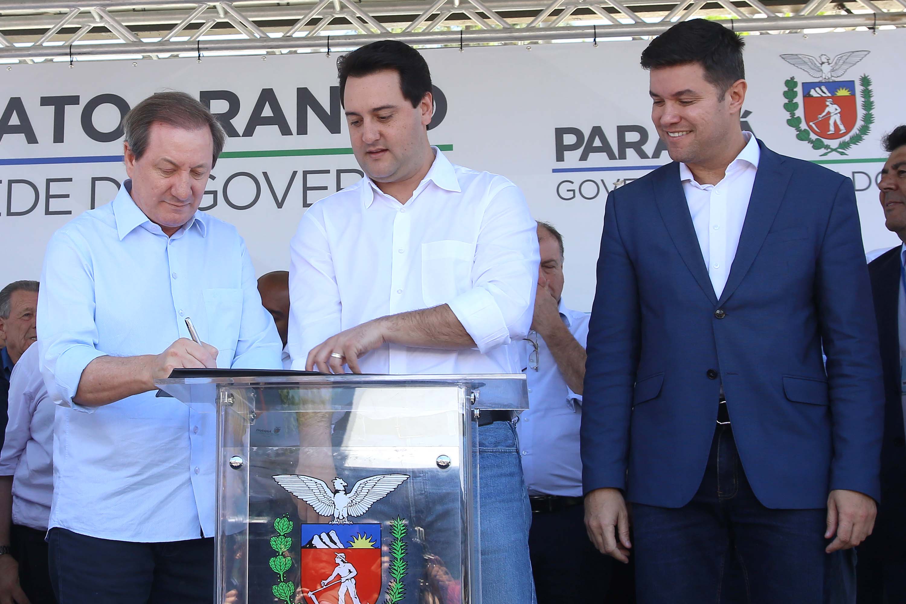 O governador Carlos Massa Ratinho Junior assinou na manhã desta terça-feira (12) a transferência da sede do Governo do Paraná para Pato Branco, polo do Sudoeste do Paraná