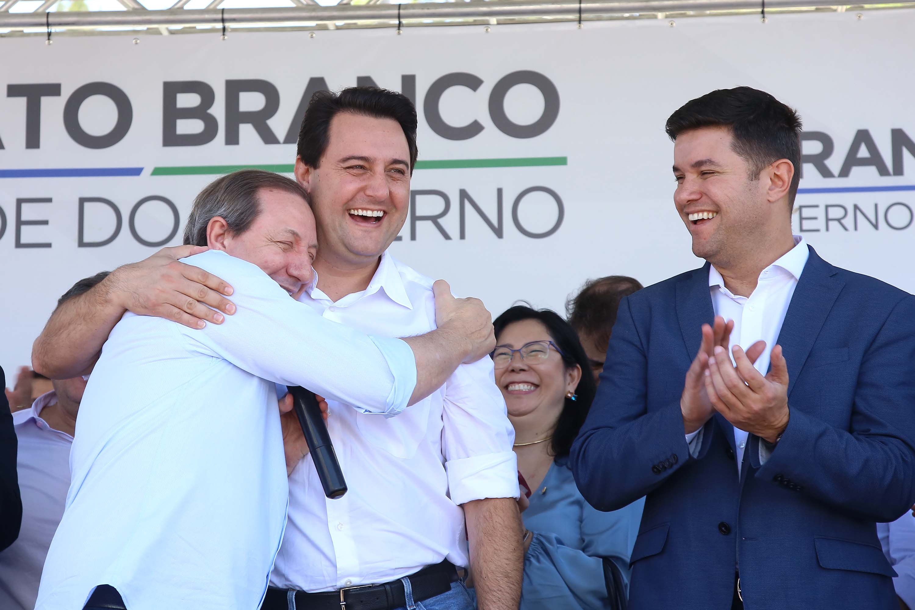 O governador Carlos Massa Ratinho Junior assinou na manhã desta terça-feira (12) a transferência da sede do Governo do Paraná para Pato Branco, polo do Sudoeste do Paraná
