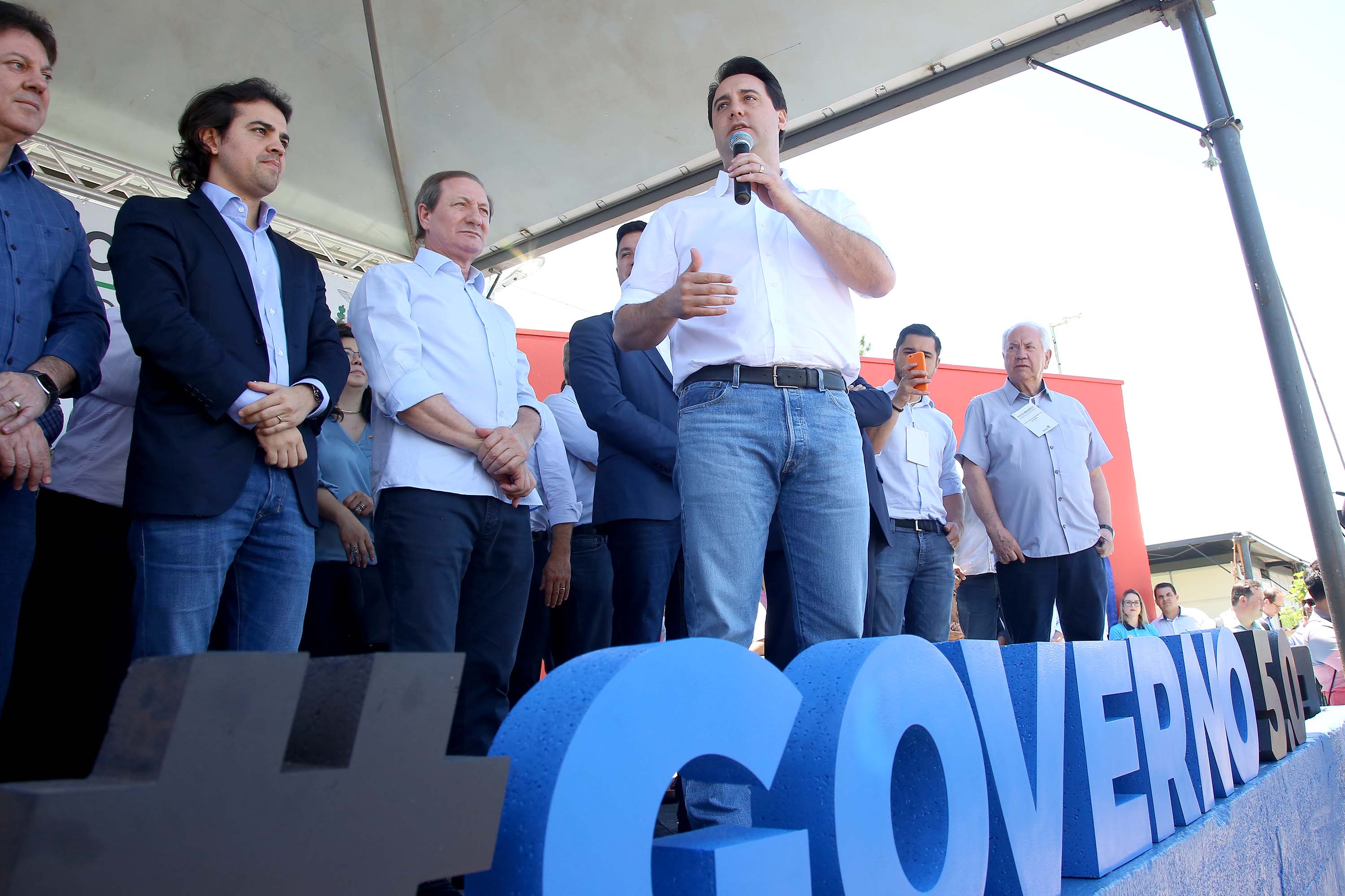 O governador Carlos Massa Ratinho Junior assinou na manhã desta terça-feira (12) a transferência da sede do Governo do Paraná para Pato Branco, polo do Sudoeste do Paraná