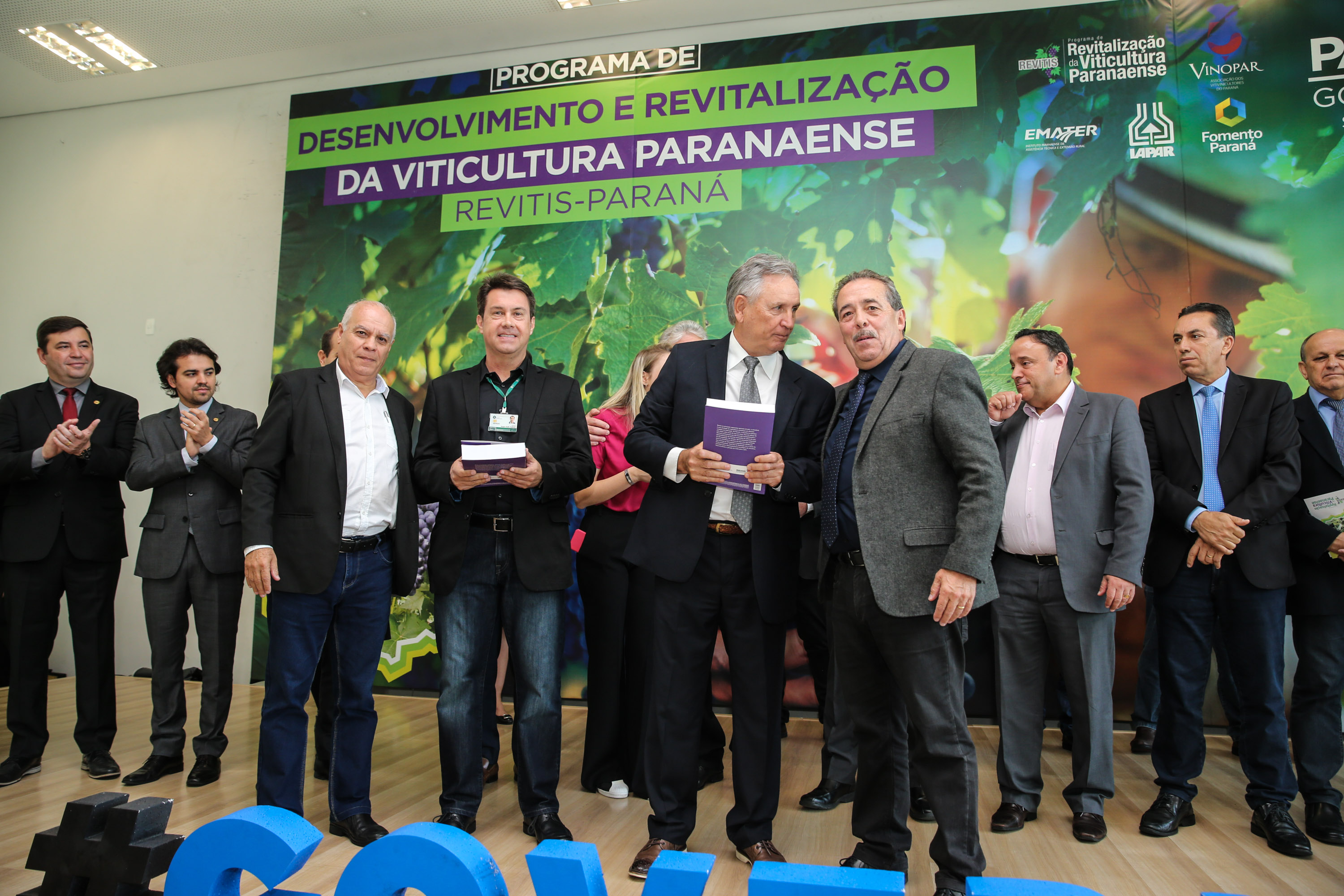 O Governador Carlos Massa Ratinho Júnior e o secretário estadual da Agricultura e Abastecimento, Norberto Ortigara, lançam nesta terça-feira (26), o programa de Desenvolvimento e Revitalização da Viticultura e da Agroindústria Vitícola no Paraná, o Revitis. Curitiba, 26/11/2019 - Foto: Geraldo Bubniak/AEN