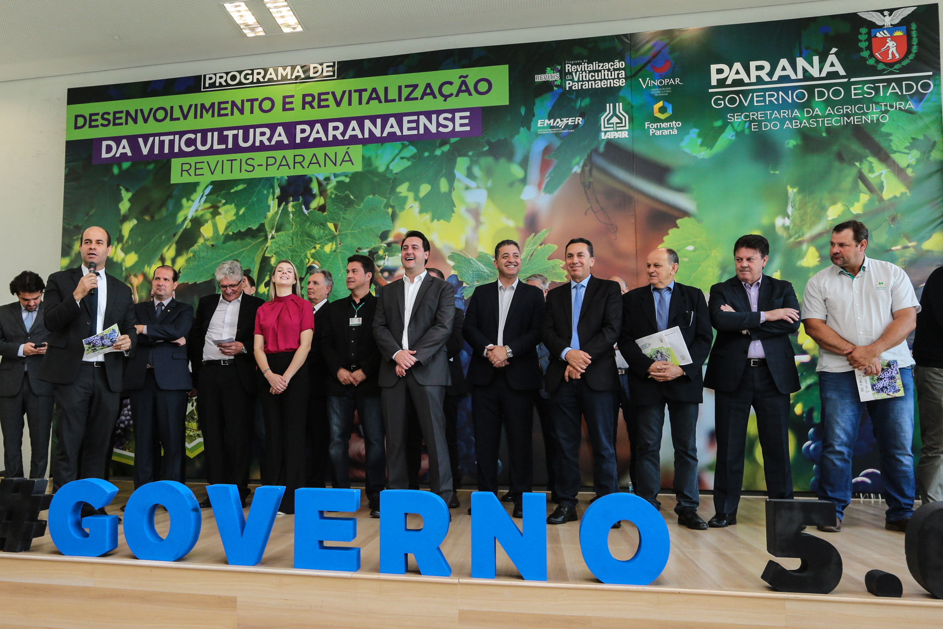 O Governador Carlos Massa Ratinho Júnior e o secretário estadual da Agricultura e Abastecimento, Norberto Ortigara, lançam nesta terça-feira (26), o programa de Desenvolvimento e Revitalização da Viticultura e da Agroindústria Vitícola no Paraná, o Revitis. Curitiba, 26/11/2019 - Foto: Geraldo Bubniak/AEN