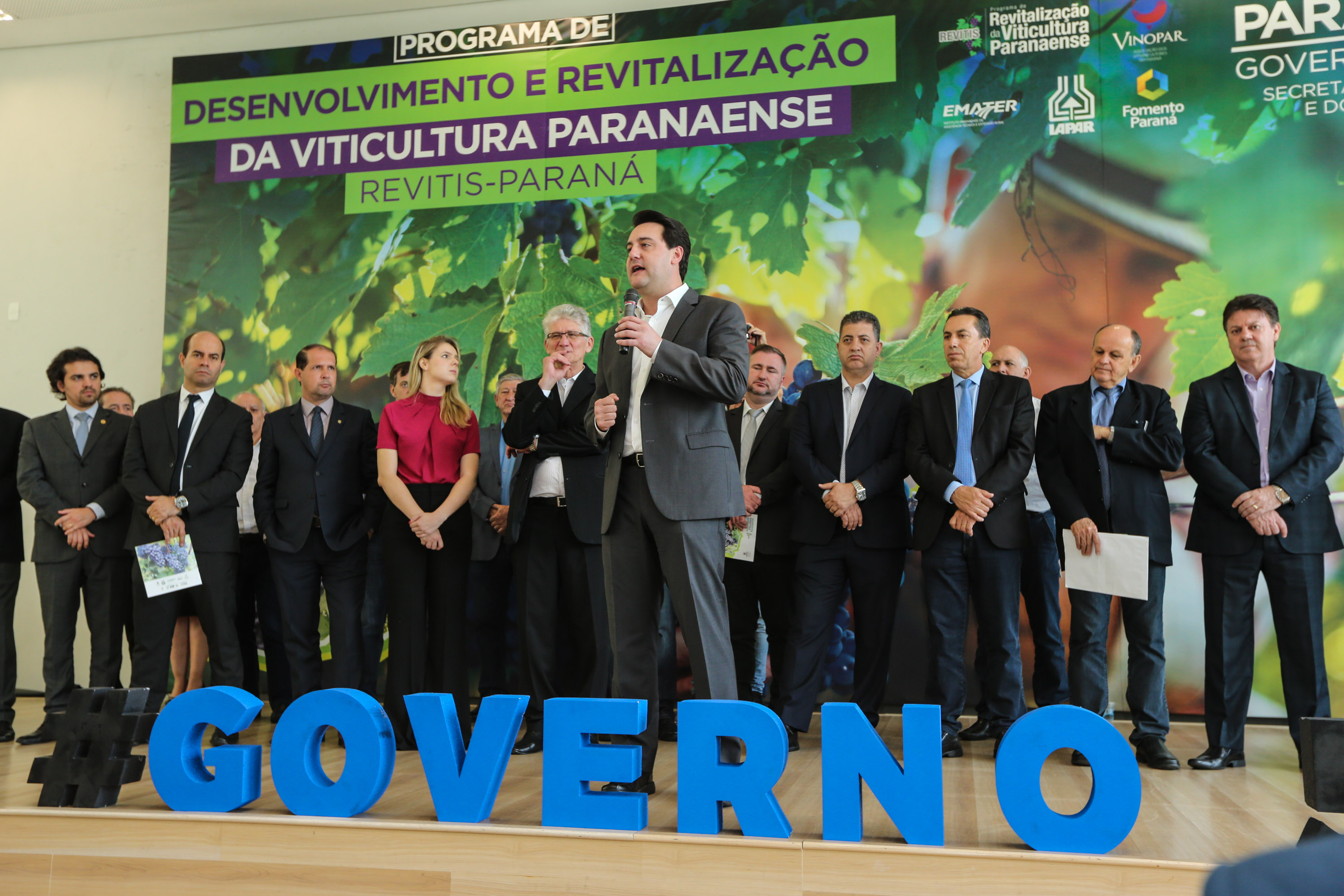 O Governador Carlos Massa Ratinho Júnior e o secretário estadual da Agricultura e Abastecimento, Norberto Ortigara, lançam nesta terça-feira (26), o programa de Desenvolvimento e Revitalização da Viticultura e da Agroindústria Vitícola no Paraná, o Revitis. Curitiba, 26/11/2019 - Foto: Geraldo Bubniak/AEN