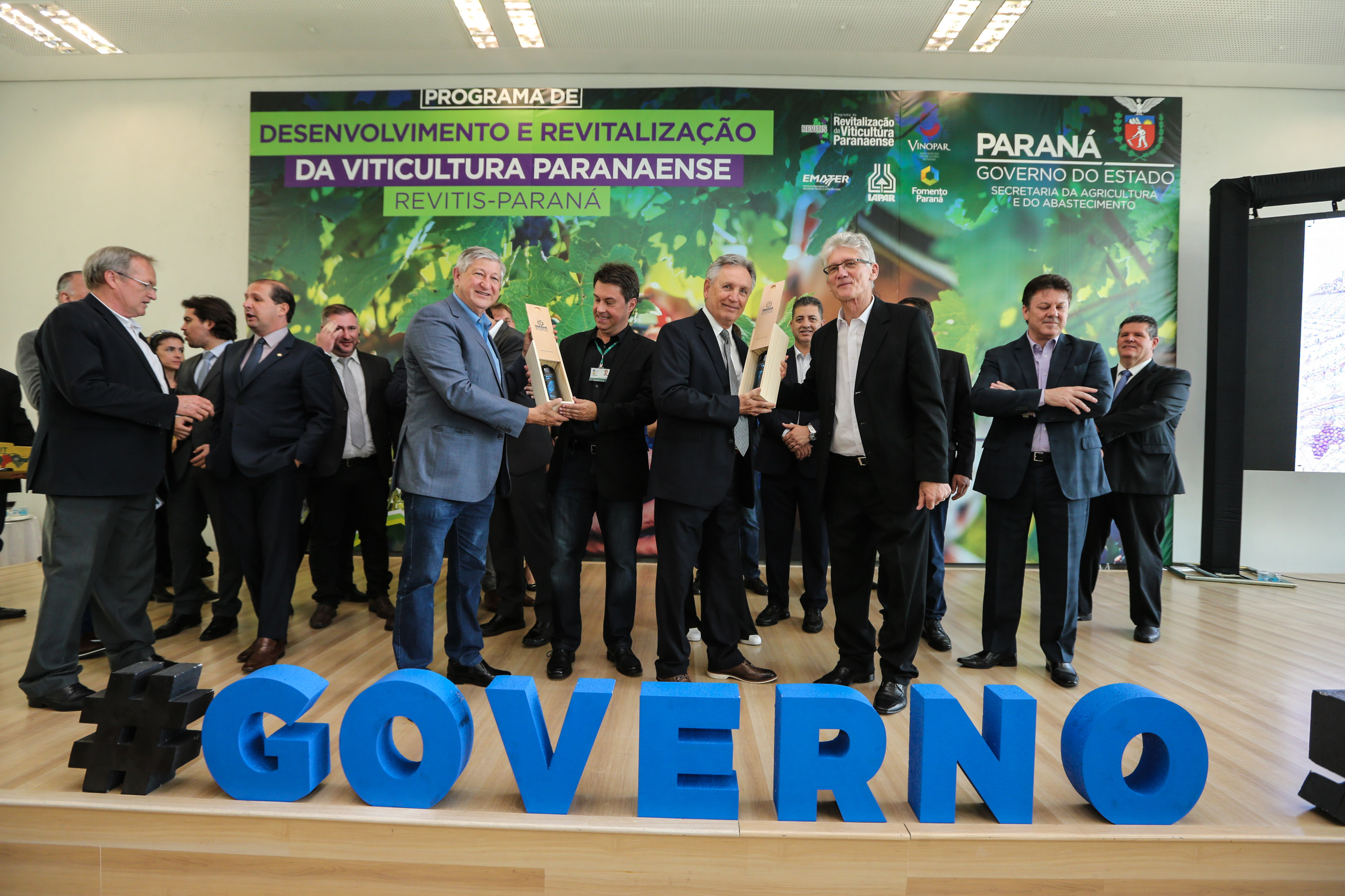 O Governador Carlos Massa Ratinho Júnior e o secretário estadual da Agricultura e Abastecimento, Norberto Ortigara, lançam nesta terça-feira (26), o programa de Desenvolvimento e Revitalização da Viticultura e da Agroindústria Vitícola no Paraná, o Revitis. Curitiba, 26/11/2019 - Foto: Geraldo Bubniak/AEN