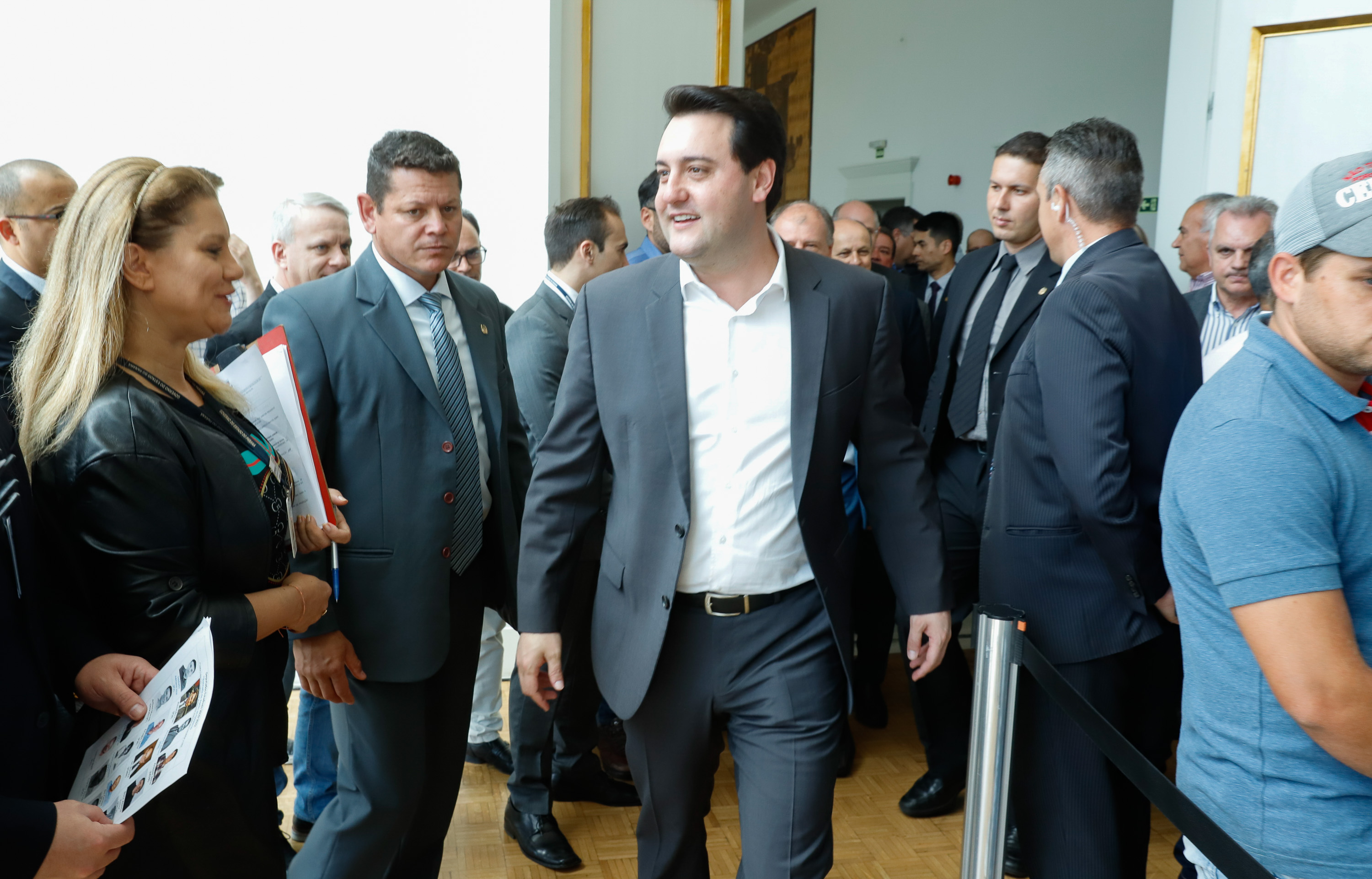 O governador Carlos Massa Ratinho Junior lançou nesta terça-feira (26), no Palácio Iguaçu, o programa Revitis, destinado a estimular a produção de uvas no Paraná. Iniciativa inédita no Estado, o programa está apoiado em quatro eixos: incentivo para a produção, reorganização da comercialização, desenvolvimento do turismo e apoio à agroindústria.