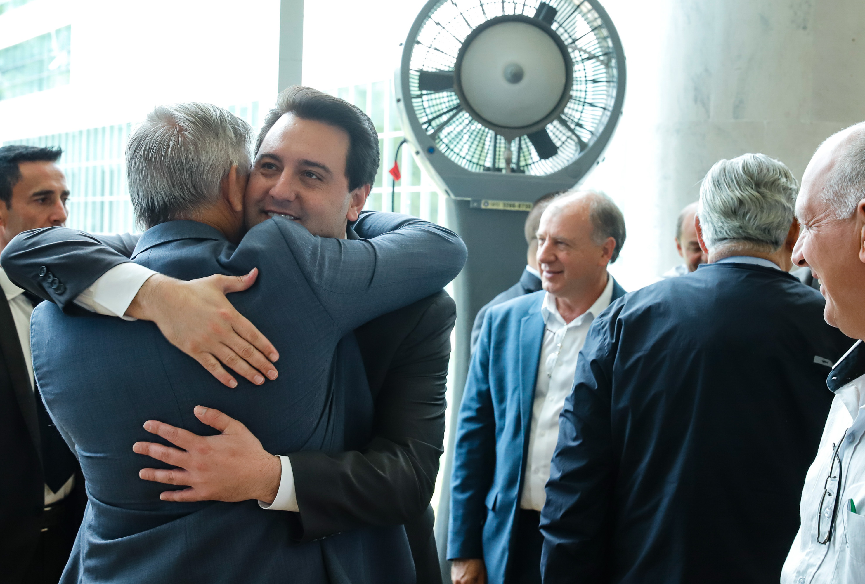 O governador Carlos Massa Ratinho Junior lançou nesta terça-feira (26), no Palácio Iguaçu, o programa Revitis, destinado a estimular a produção de uvas no Paraná. Iniciativa inédita no Estado, o programa está apoiado em quatro eixos: incentivo para a produção, reorganização da comercialização, desenvolvimento do turismo e apoio à agroindústria.