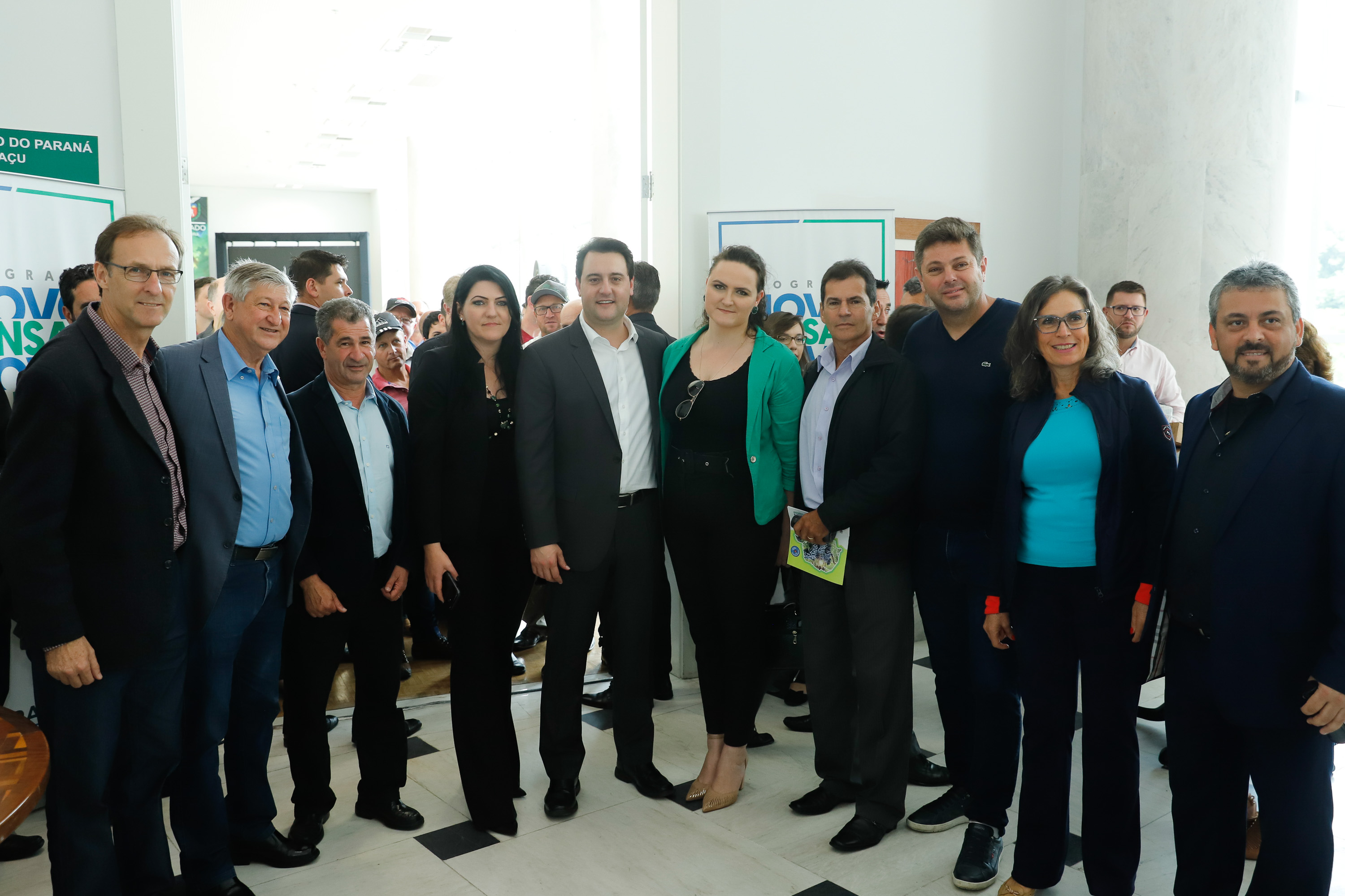O governador Carlos Massa Ratinho Junior lançou nesta terça-feira (26), no Palácio Iguaçu, o programa Revitis, destinado a estimular a produção de uvas no Paraná. Iniciativa inédita no Estado, o programa está apoiado em quatro eixos: incentivo para a produção, reorganização da comercialização, desenvolvimento do turismo e apoio à agroindústria.