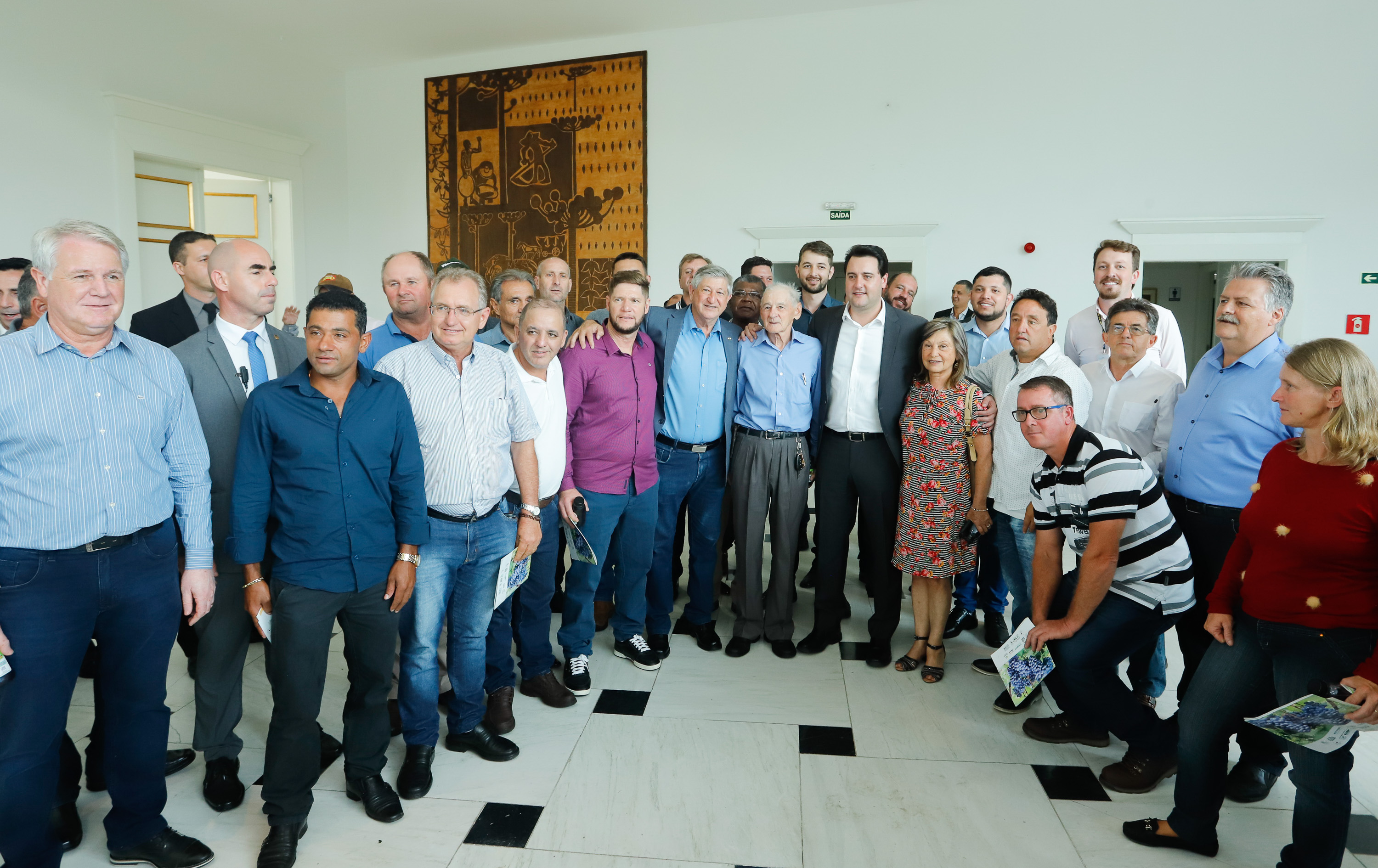 O governador Carlos Massa Ratinho Junior lançou nesta terça-feira (26), no Palácio Iguaçu, o programa Revitis, destinado a estimular a produção de uvas no Paraná. Iniciativa inédita no Estado, o programa está apoiado em quatro eixos: incentivo para a produção, reorganização da comercialização, desenvolvimento do turismo e apoio à agroindústria.