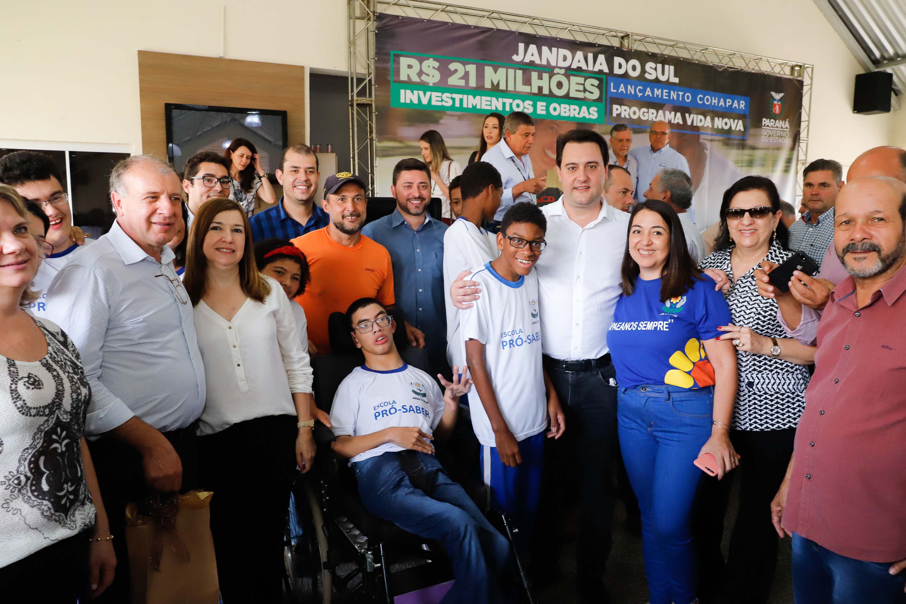 O município de Jandaia do Sul, no Vale do Ivaí, receberá uma série de ações do Governo do Estado nas áreas da saúde, segurança, saneamento, esporte, desenvolvimento urbano e para a sinalização de trânsito. Os investimentos somam R$ 21 milhões e foram confirmados pelo governador Carlos Massa Ratinho Junior nesta quinta-feira (28), em evento no município.