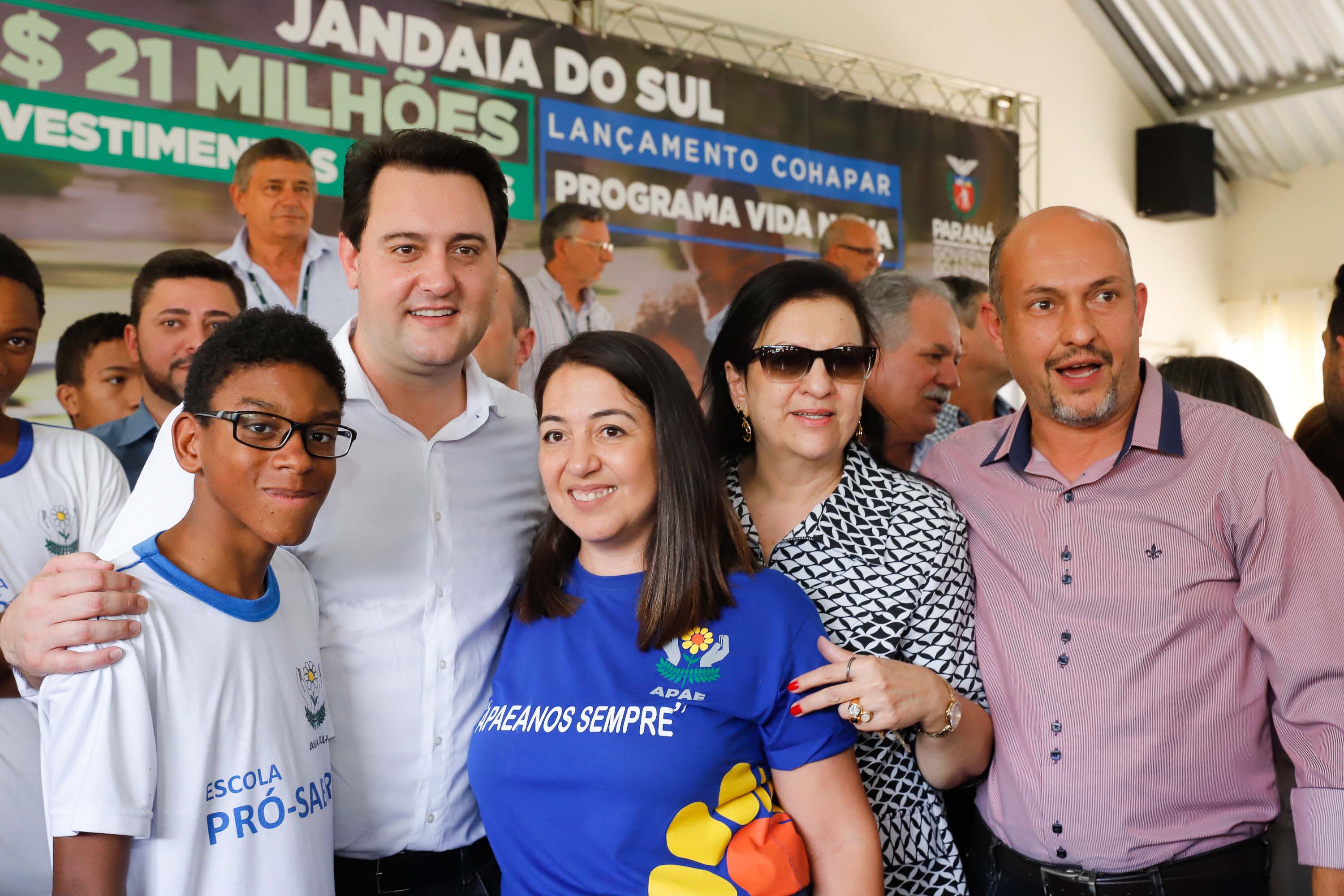 O município de Jandaia do Sul, no Vale do Ivaí, receberá uma série de ações do Governo do Estado nas áreas da saúde, segurança, saneamento, esporte, desenvolvimento urbano e para a sinalização de trânsito. Os investimentos somam R$ 21 milhões e foram confirmados pelo governador Carlos Massa Ratinho Junior nesta quinta-feira (28), em evento no município.