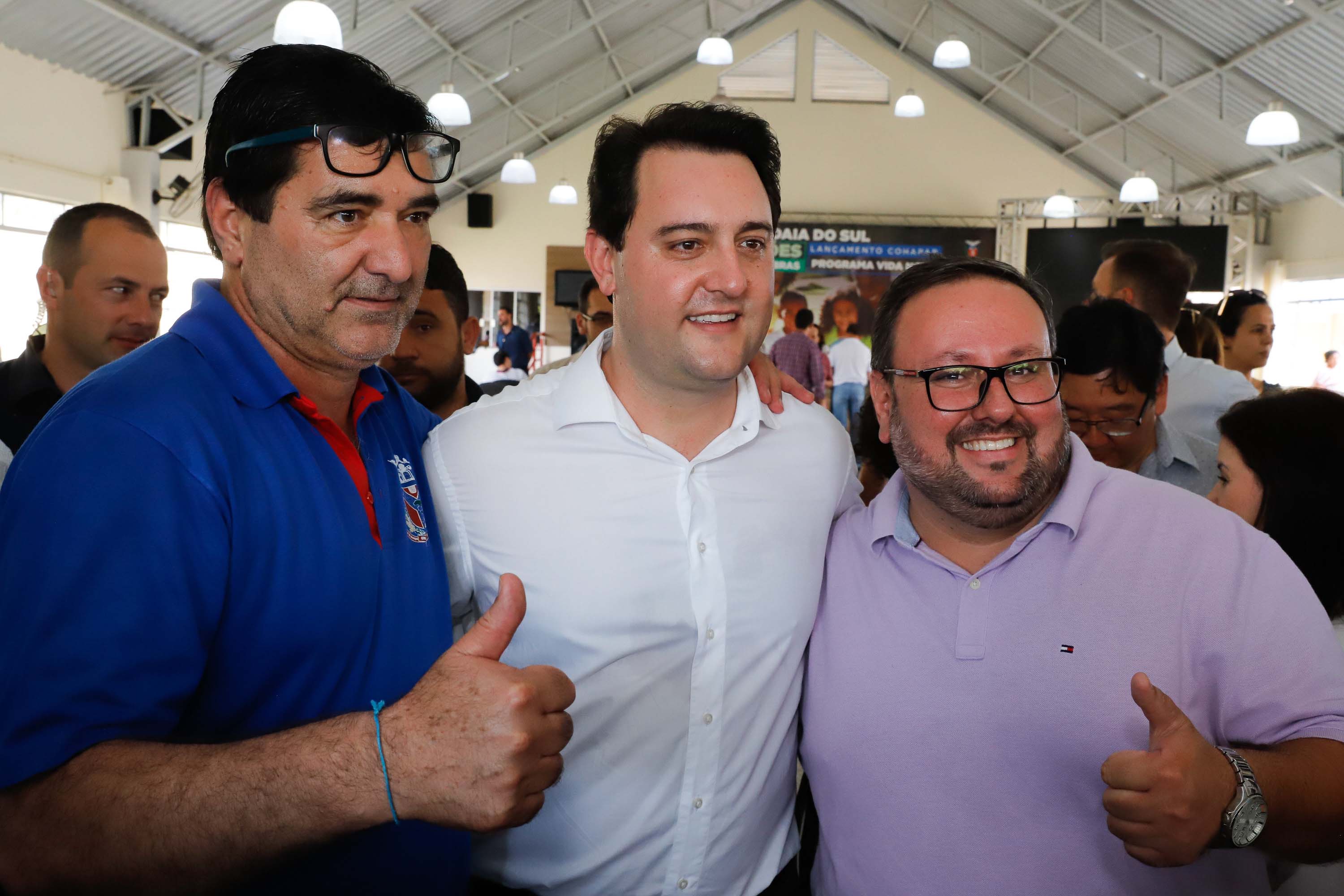 O município de Jandaia do Sul, no Vale do Ivaí, receberá uma série de ações do Governo do Estado nas áreas da saúde, segurança, saneamento, esporte, desenvolvimento urbano e para a sinalização de trânsito. Os investimentos somam R$ 21 milhões e foram confirmados pelo governador Carlos Massa Ratinho Junior nesta quinta-feira (28), em evento no município.