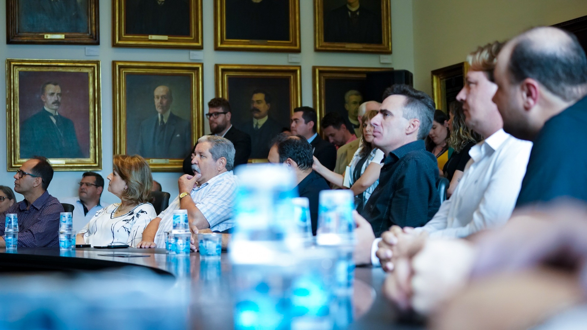 O Governo do Estado conclui esta semana a rodada de autorizações para liberação de recursos do programa Paraná Mais Cidades, que começou há cerca de dois meses. Coordenado pela Casa Civil, o programa é uma parceria entre o Governo e a Assembleia Legislativa e conta com R$ 351 milhões, provenientes do Tesouro Estadual e da devolução do exercício orçamentário do Legislativo. Foto: Guilherme Flores/Casa Civil