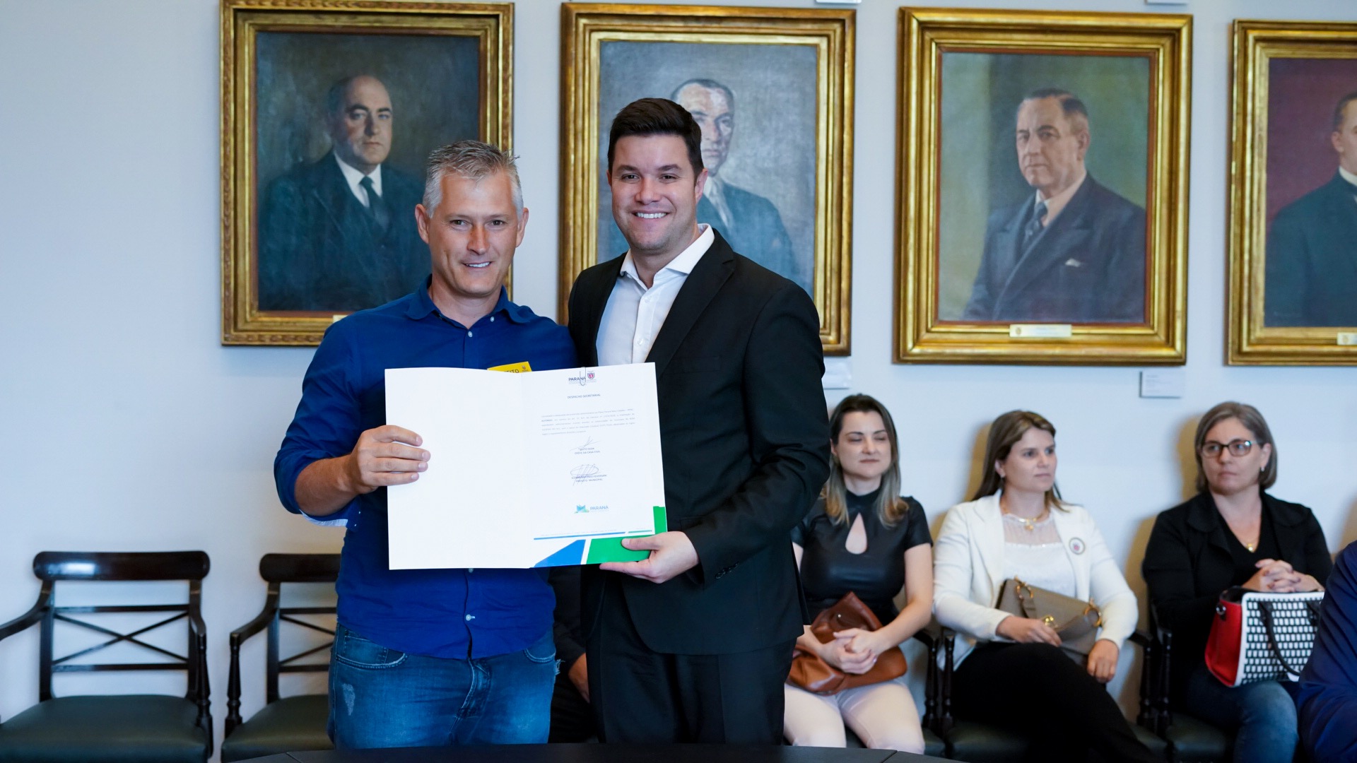 O Governo do Estado conclui esta semana a rodada de autorizações para liberação de recursos do programa Paraná Mais Cidades, que começou há cerca de dois meses. Coordenado pela Casa Civil, o programa é uma parceria entre o Governo e a Assembleia Legislativa e conta com R$ 351 milhões, provenientes do Tesouro Estadual e da devolução do exercício orçamentário do Legislativo. Foto: Guilherme Flores/Casa Civil