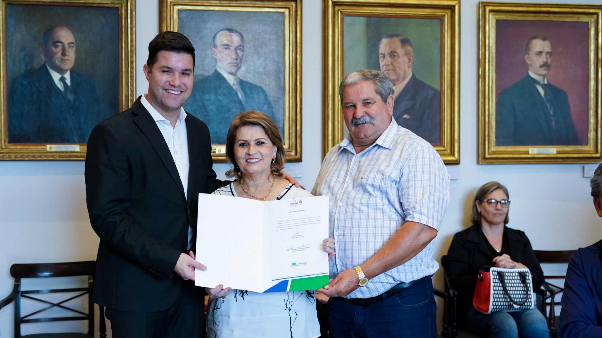 O Governo do Estado conclui esta semana a rodada de autorizações para liberação de recursos do programa Paraná Mais Cidades, que começou há cerca de dois meses. Coordenado pela Casa Civil, o programa é uma parceria entre o Governo e a Assembleia Legislativa e conta com R$ 351 milhões, provenientes do Tesouro Estadual e da devolução do exercício orçamentário do Legislativo. Foto: Guilherme Flores/Casa Civil