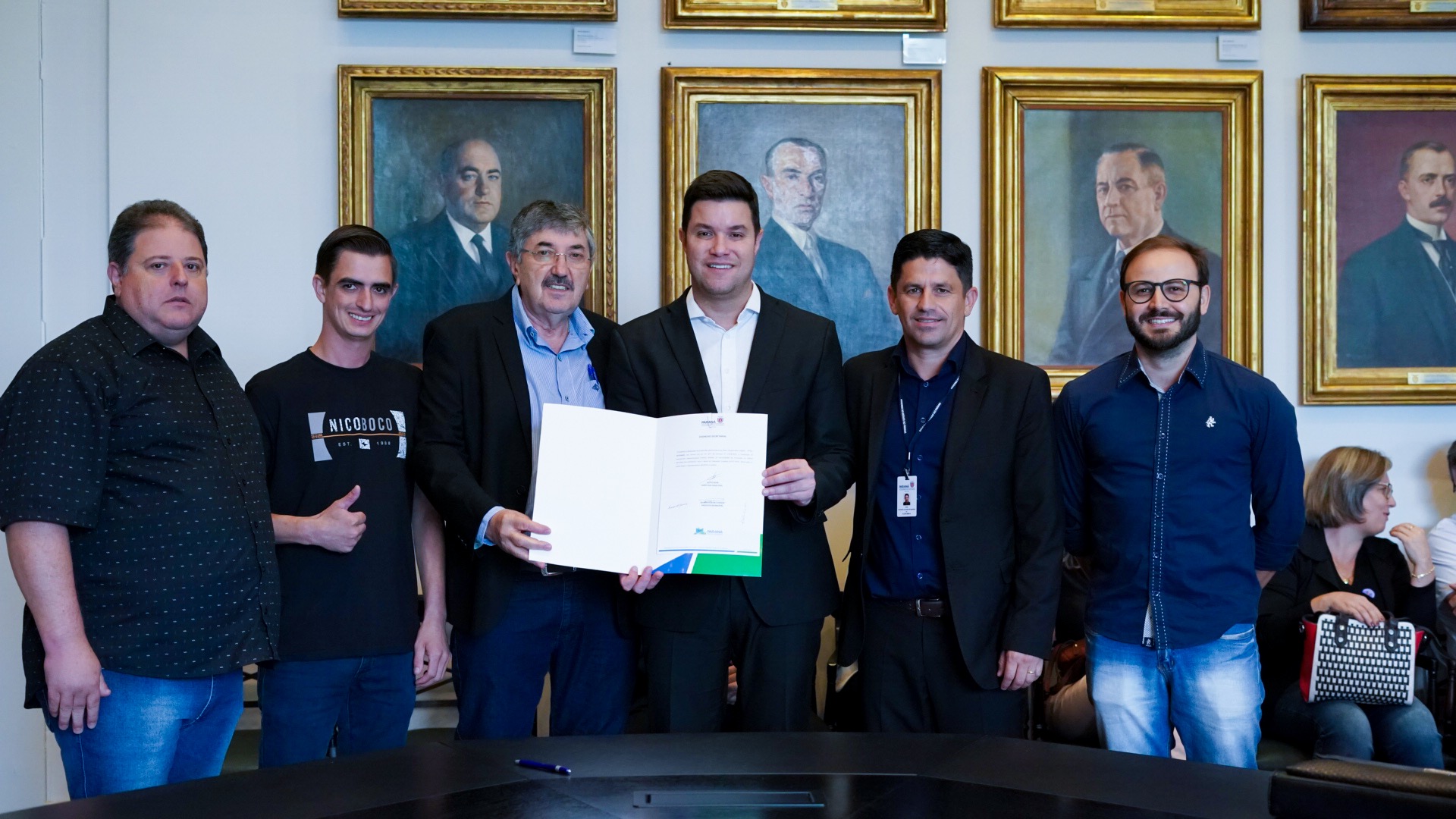 O Governo do Estado conclui esta semana a rodada de autorizações para liberação de recursos do programa Paraná Mais Cidades, que começou há cerca de dois meses. Coordenado pela Casa Civil, o programa é uma parceria entre o Governo e a Assembleia Legislativa e conta com R$ 351 milhões, provenientes do Tesouro Estadual e da devolução do exercício orçamentário do Legislativo. Foto: Guilherme Flores/Casa Civil