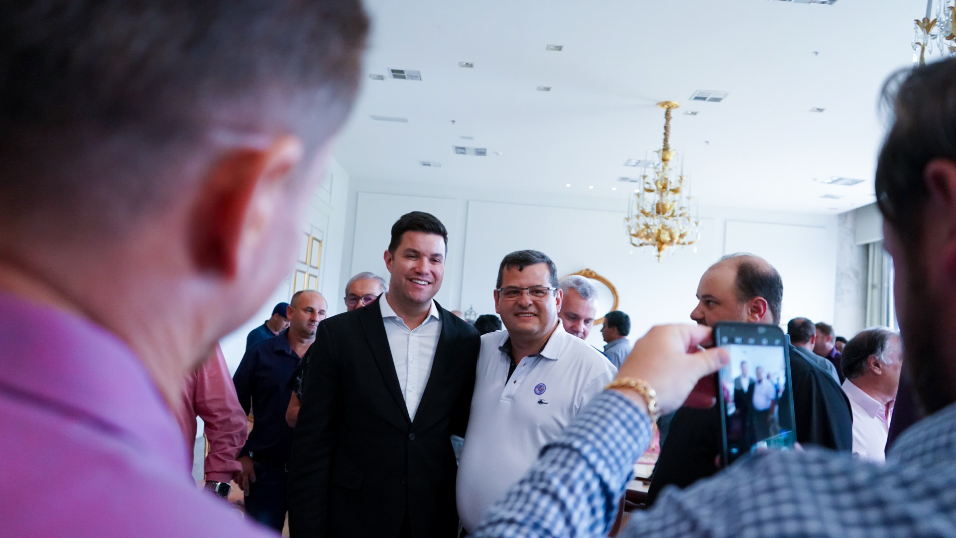 O Governo do Estado conclui esta semana a rodada de autorizações para liberação de recursos do programa Paraná Mais Cidades, que começou há cerca de dois meses. Coordenado pela Casa Civil, o programa é uma parceria entre o Governo e a Assembleia Legislativa e conta com R$ 351 milhões, provenientes do Tesouro Estadual e da devolução do exercício orçamentário do Legislativo. Foto: Guilherme Flores/Casa Civil