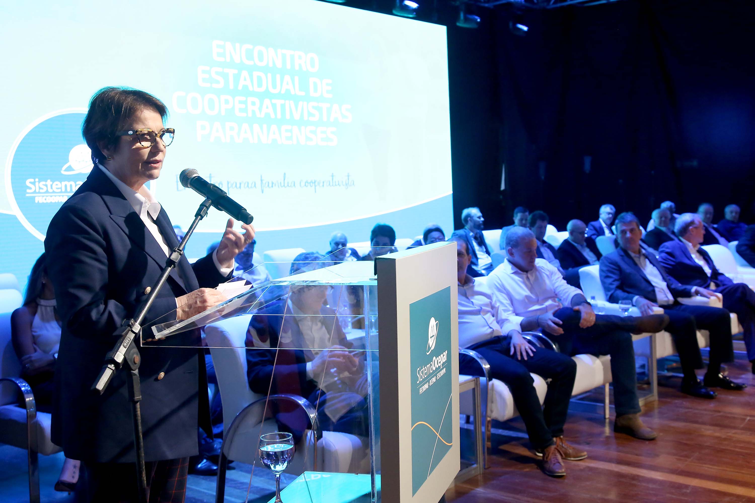 A ministra da Agricultura, Pecuária e Abastecimento, Tereza Cristina, assinou nesta sexta-feira (06), durante evento com a presença do governador Carlos Massa Ratinho Junior, instrução normativa que reforça o reconhecimento do Paraná como área livre da peste suína clássica (PSC). O documento desmembra o Estado de um grupo que era formado por 14 unidades federativas.