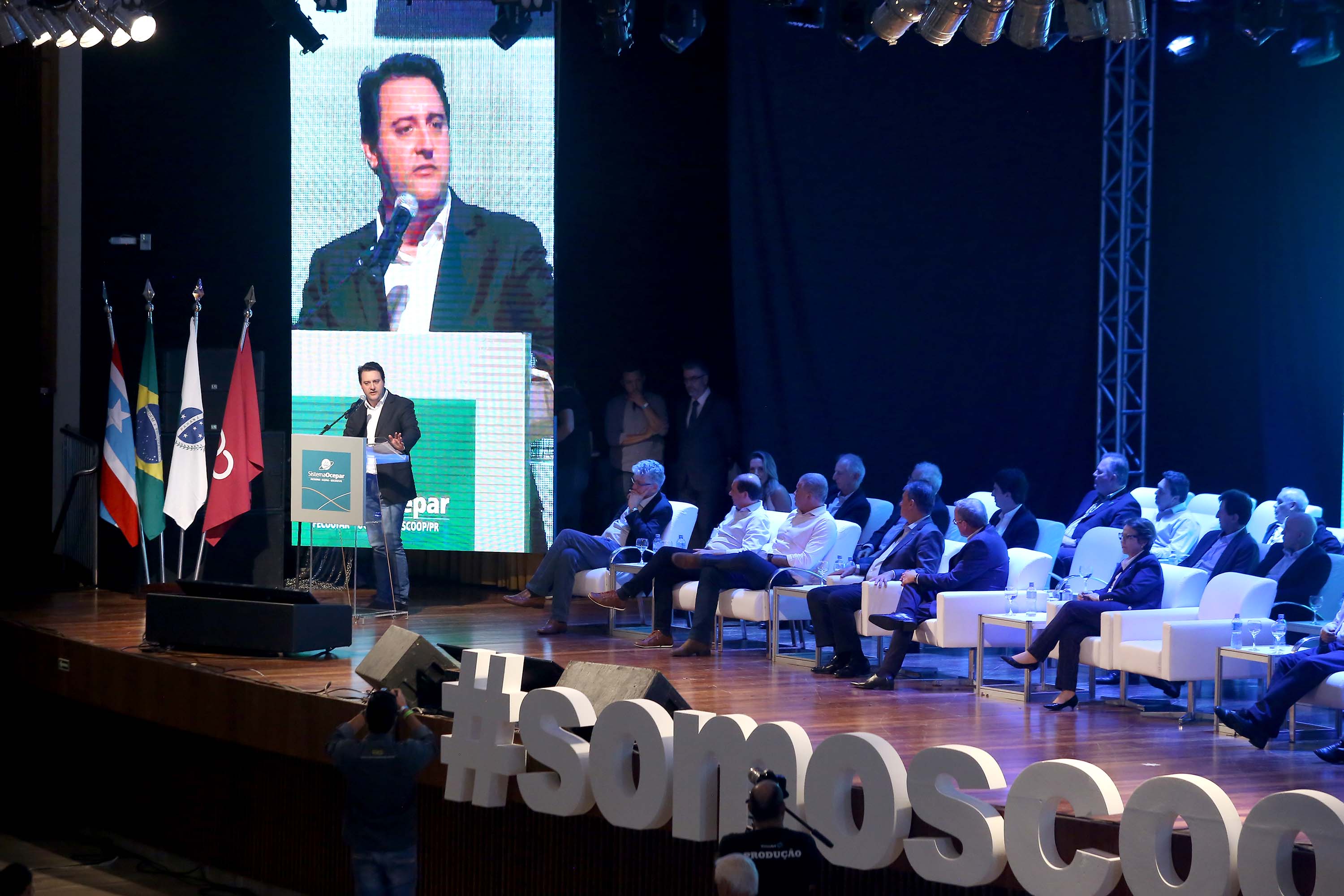 A ministra da Agricultura, Pecuária e Abastecimento, Tereza Cristina, assinou nesta sexta-feira (06), durante evento com a presença do governador Carlos Massa Ratinho Junior, instrução normativa que reforça o reconhecimento do Paraná como área livre da peste suína clássica (PSC). O documento desmembra o Estado de um grupo que era formado por 14 unidades federativas.