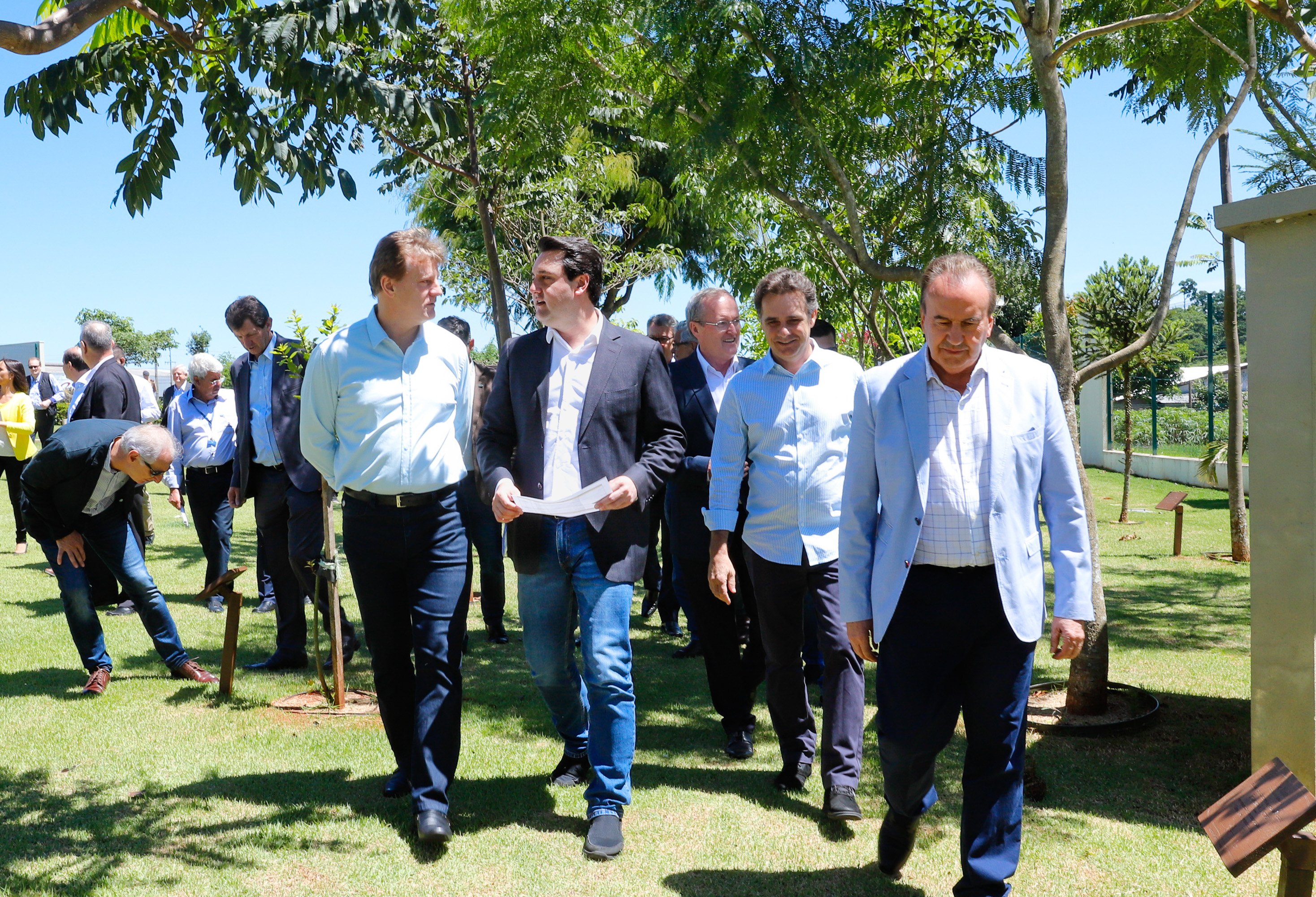 A ministra da Agricultura, Pecuária e Abastecimento, Tereza Cristina, assinou nesta sexta-feira (06), durante evento com a presença do governador Carlos Massa Ratinho Junior, instrução normativa que reforça o reconhecimento do Paraná como área livre da peste suína clássica (PSC). O documento desmembra o Estado de um grupo que era formado por 14 unidades federativas.