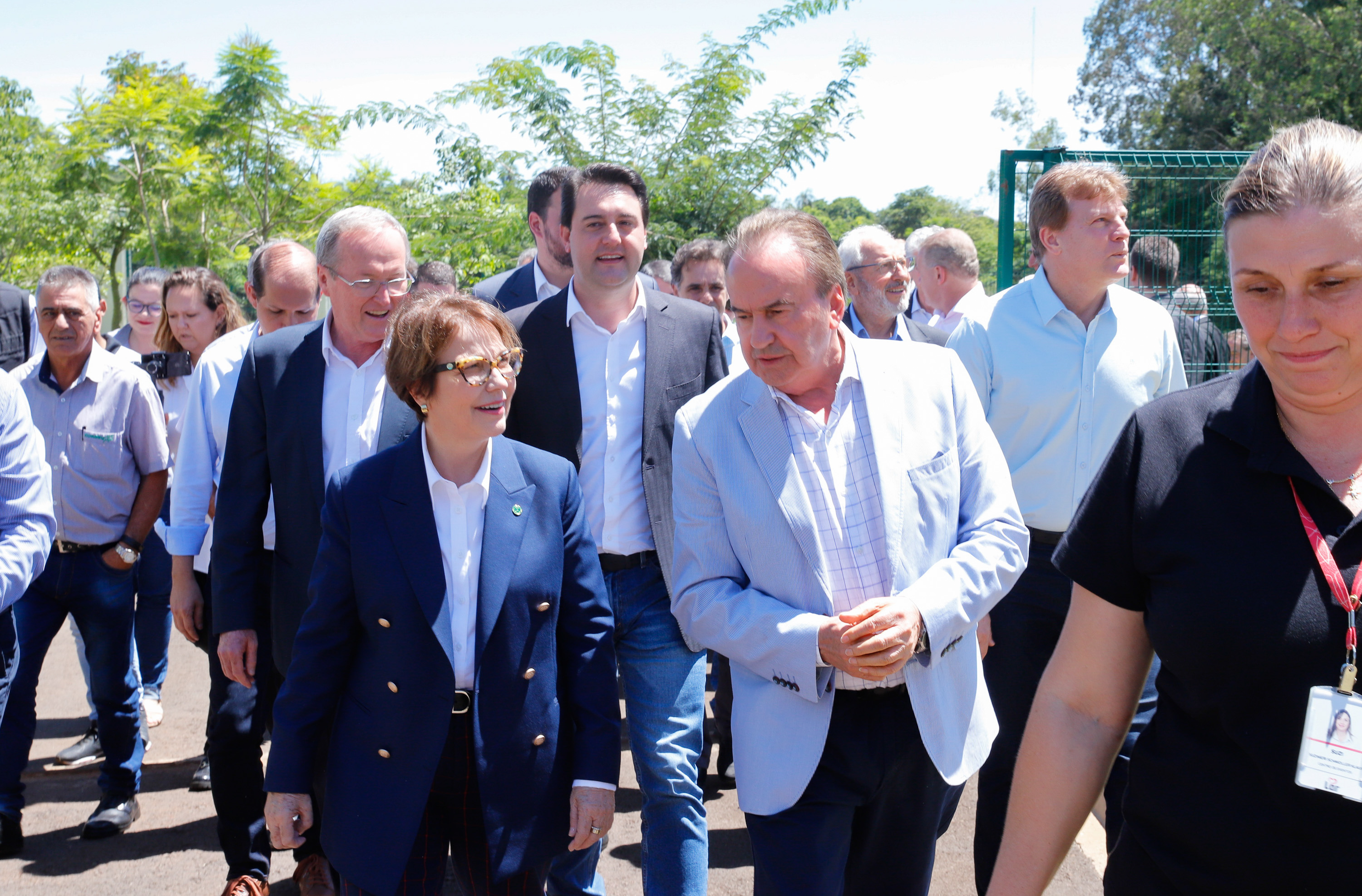 A ministra da Agricultura, Pecuária e Abastecimento, Tereza Cristina, assinou nesta sexta-feira (06), durante evento com a presença do governador Carlos Massa Ratinho Junior, instrução normativa que reforça o reconhecimento do Paraná como área livre da peste suína clássica (PSC). O documento desmembra o Estado de um grupo que era formado por 14 unidades federativas.