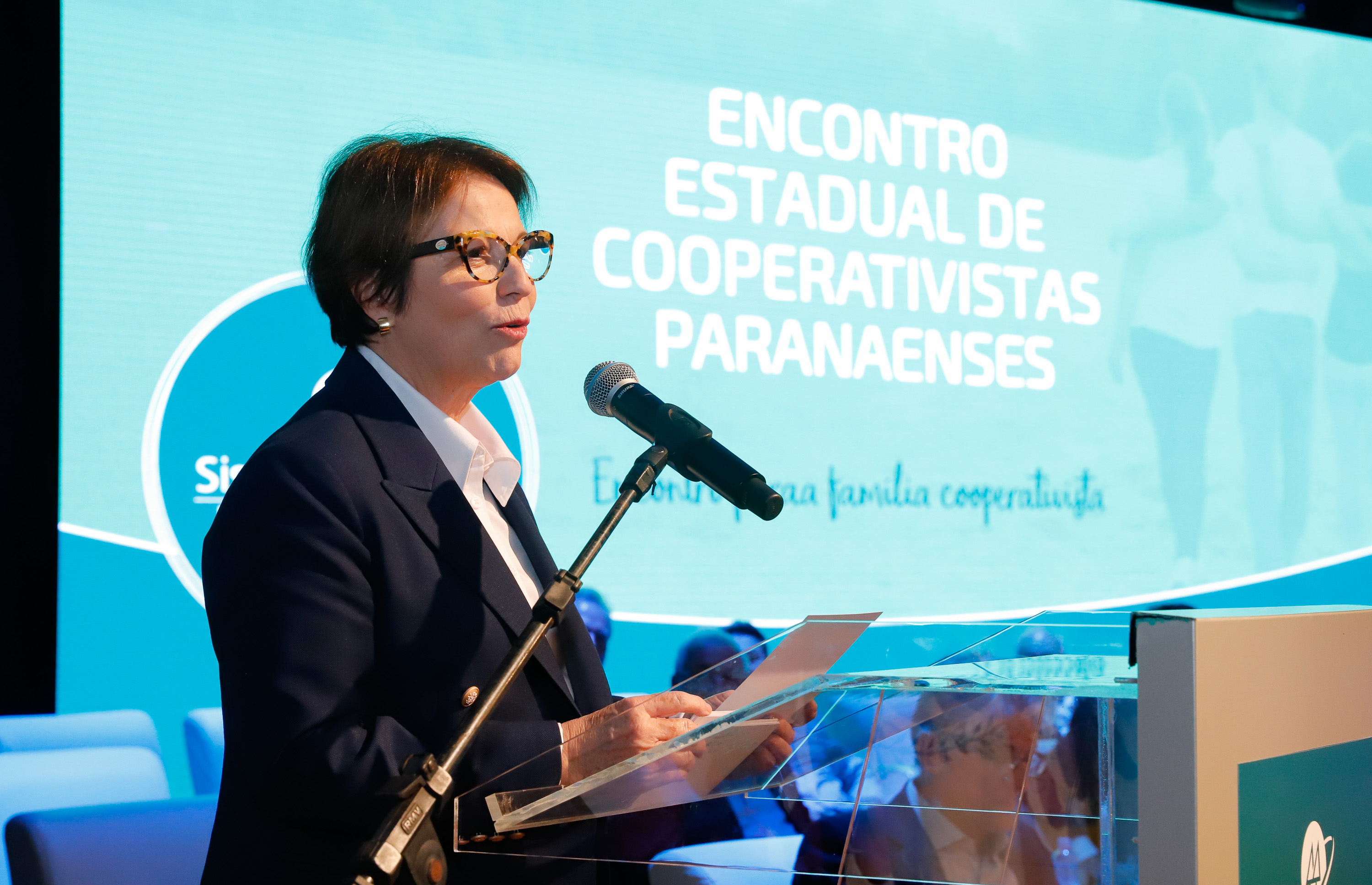 A ministra da Agricultura, Pecuária e Abastecimento, Tereza Cristina, assinou nesta sexta-feira (06), durante evento com a presença do governador Carlos Massa Ratinho Junior, instrução normativa que reforça o reconhecimento do Paraná como área livre da peste suína clássica (PSC). O documento desmembra o Estado de um grupo que era formado por 14 unidades federativas.