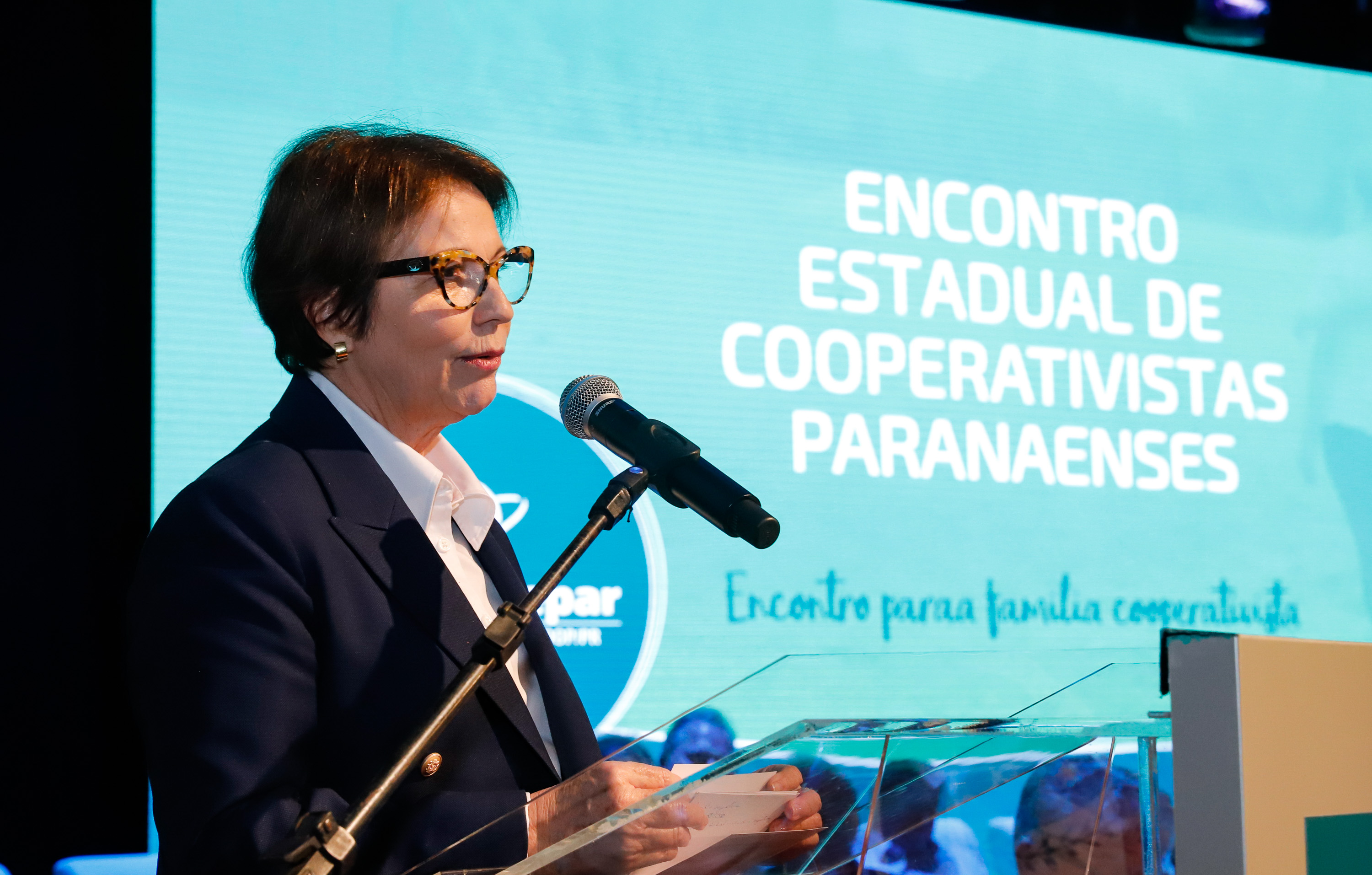 A ministra da Agricultura, Pecuária e Abastecimento, Tereza Cristina, assinou nesta sexta-feira (06), durante evento com a presença do governador Carlos Massa Ratinho Junior, instrução normativa que reforça o reconhecimento do Paraná como área livre da peste suína clássica (PSC). O documento desmembra o Estado de um grupo que era formado por 14 unidades federativas.