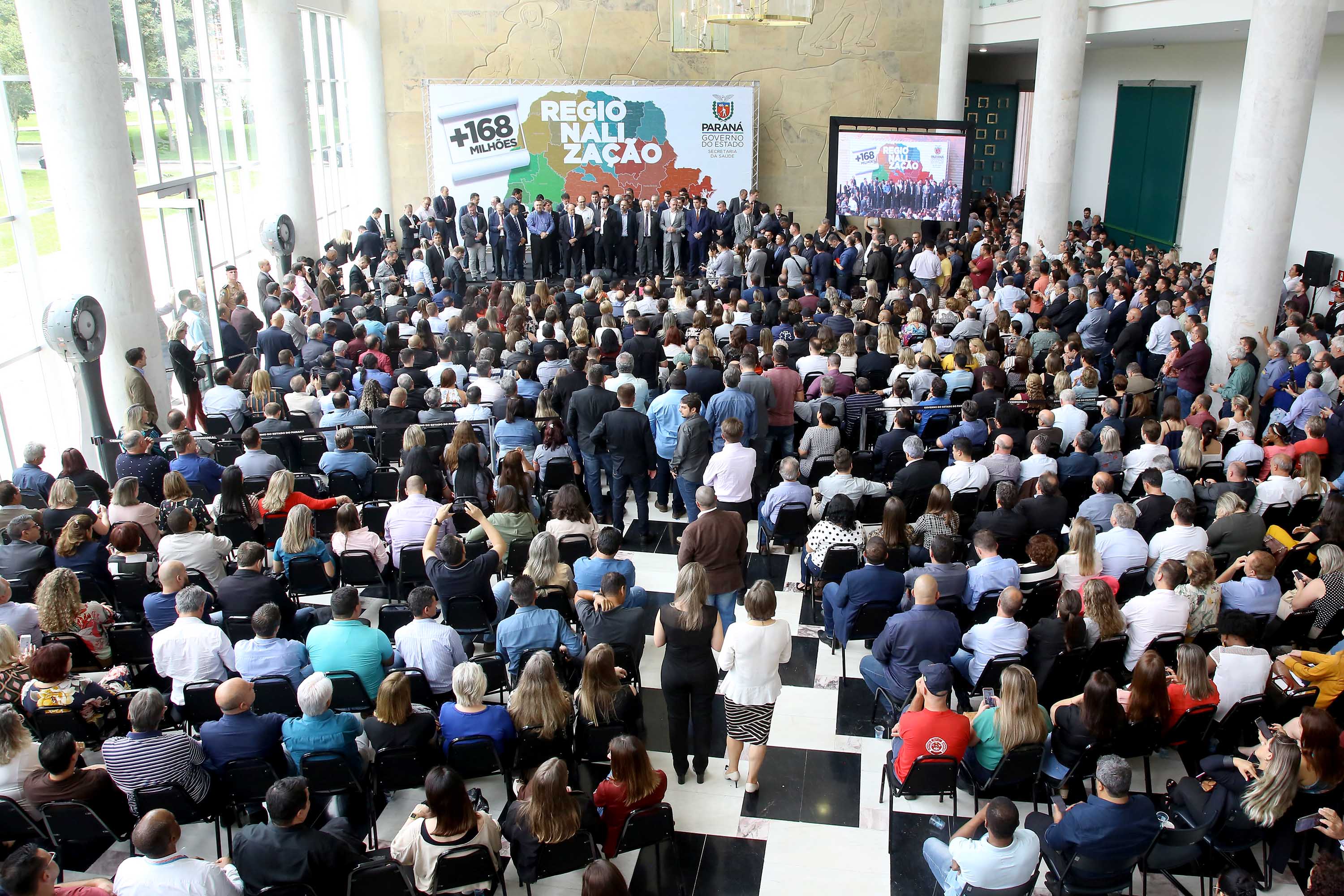 O governador Carlos Massa Ratinho Junior recebeu nesta quarta-feira (11), no Palácio Iguaçu, prefeitos de municípios de diversas regiões do Estado. No encontro foram assinados convênios para liberação de recursos destinados a ações na área da saúde. Os convênios foram assinados, também, pelo secretário de Estado da Saúde, Beto Preto. Curitiba,11/12/2109 Foto:Jaelson Lucas / AEN