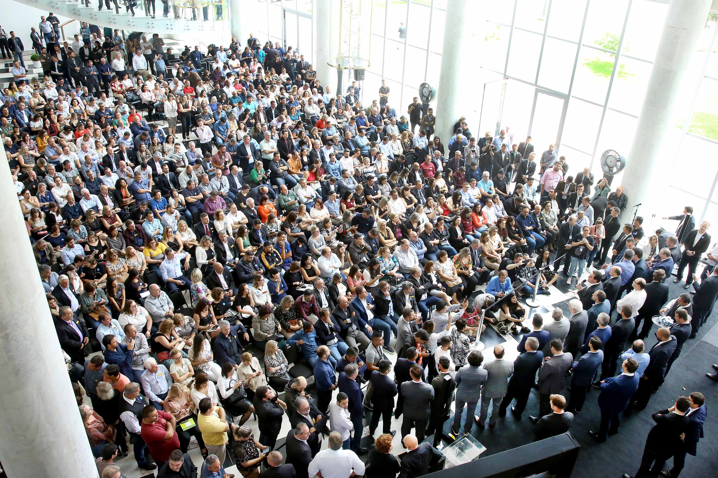 O governador Carlos Massa Ratinho Junior recebeu nesta quarta-feira (11), no Palácio Iguaçu, prefeitos de municípios de diversas regiões do Estado. No encontro foram assinados convênios para liberação de recursos destinados a ações na área da saúde. Os convênios foram assinados, também, pelo secretário de Estado da Saúde, Beto Preto. Curitiba,11/12/2109 Foto:Jaelson Lucas / AEN