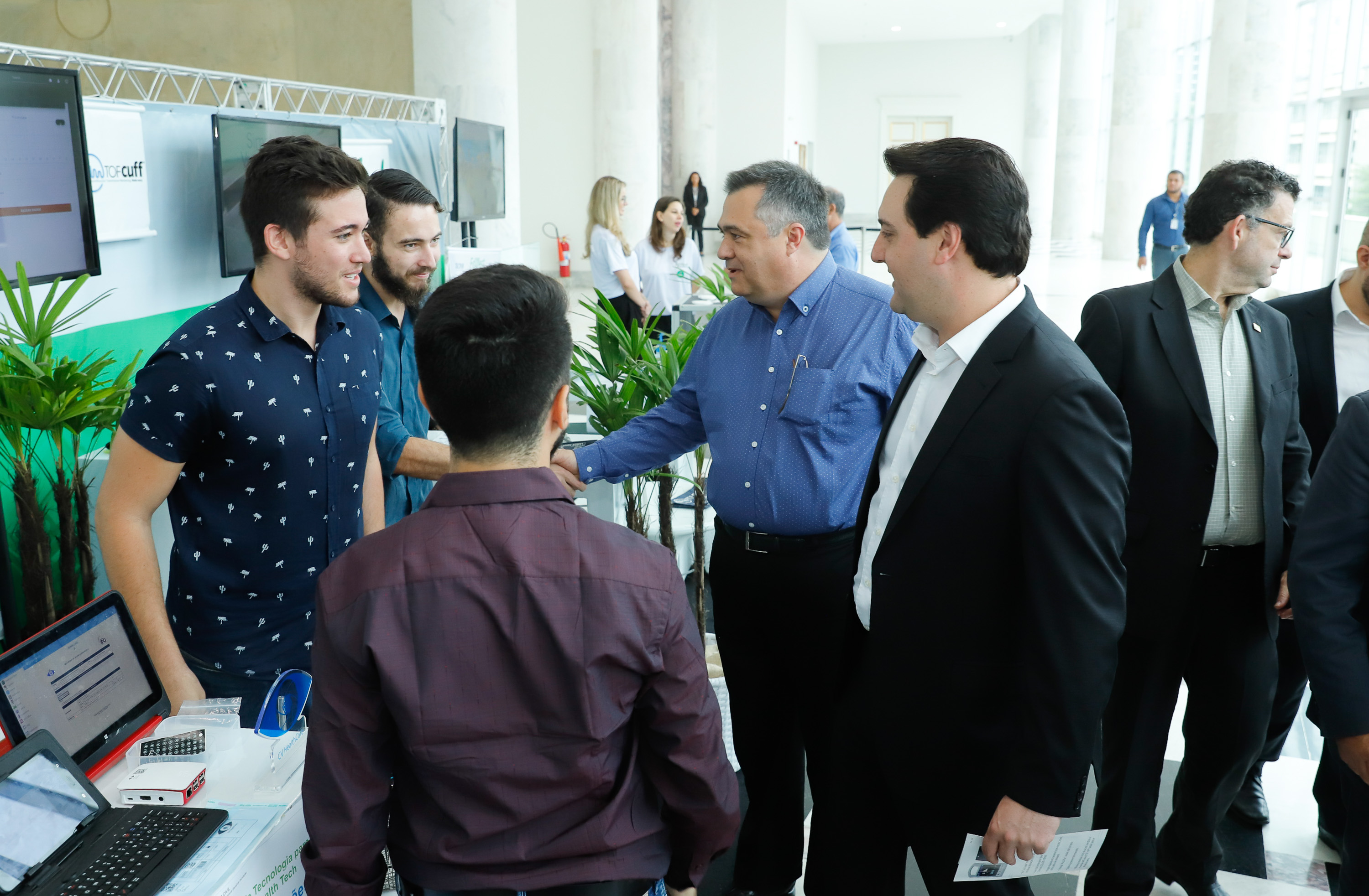 O governador Carlos Massa Ratinho Junior autorizou nesta quarta-feira (11), em cerimônia no Palácio Iguaçu, a liberação de R$ 168 milhões para a saúde pública de 297 municípios paranaenses.