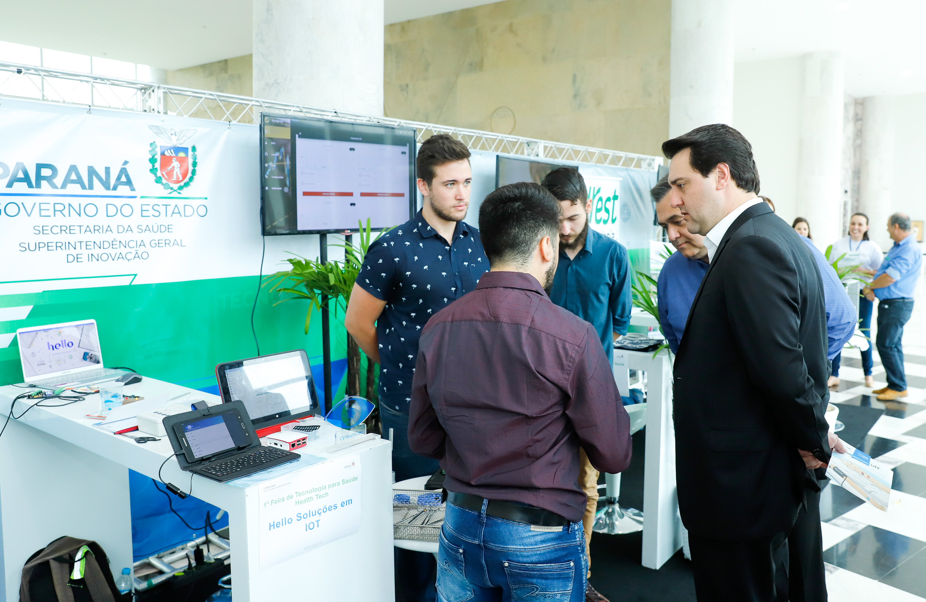 O governador Carlos Massa Ratinho Junior autorizou nesta quarta-feira (11), em cerimônia no Palácio Iguaçu, a liberação de R$ 168 milhões para a saúde pública de 297 municípios paranaenses.